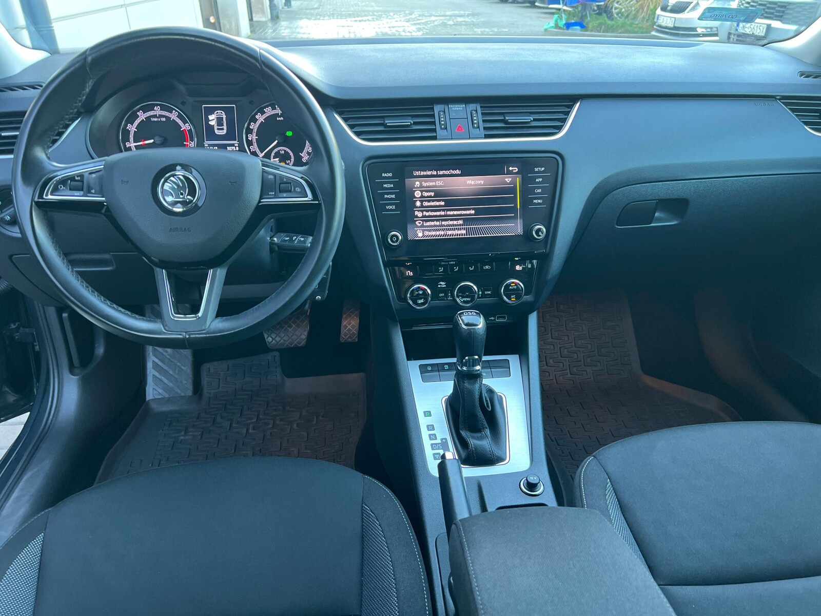 Škoda Octavia Combi - zdjęcie 9