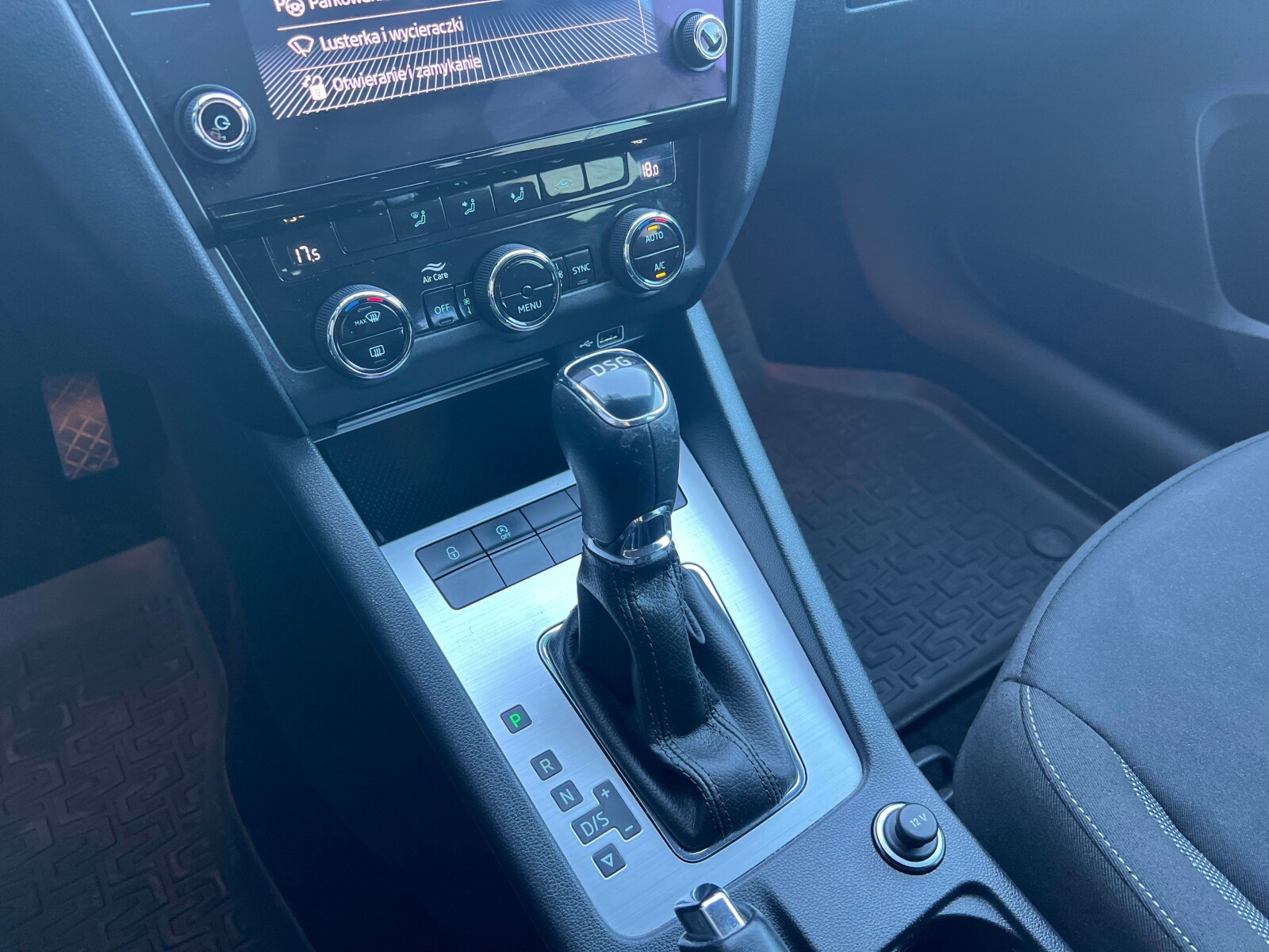 Škoda Octavia Combi - zdjęcie 21