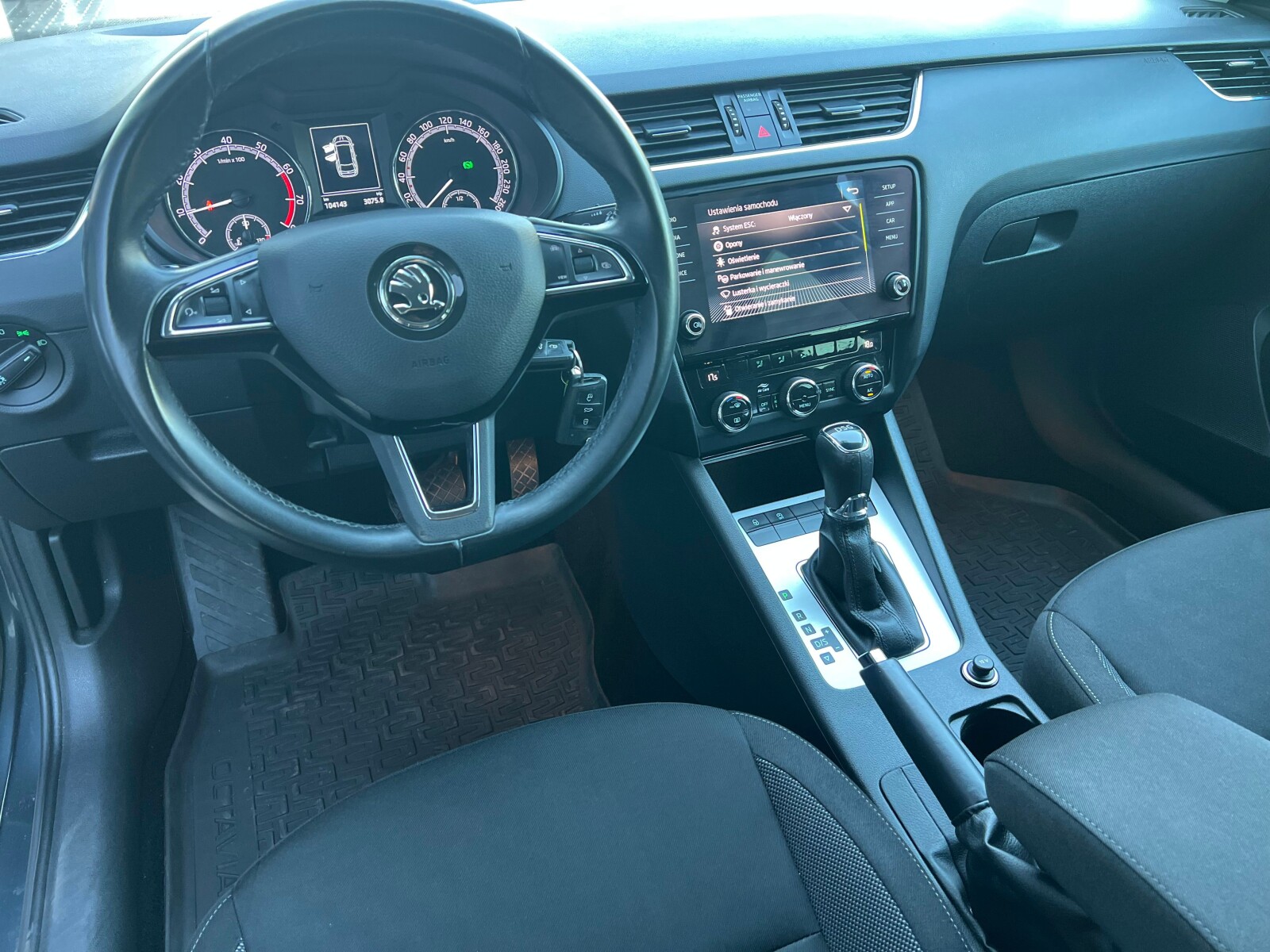 Škoda Octavia Combi - zdjęcie 25
