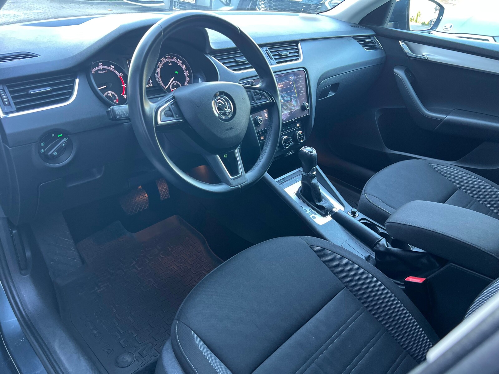 Škoda Octavia Combi - zdjęcie 10