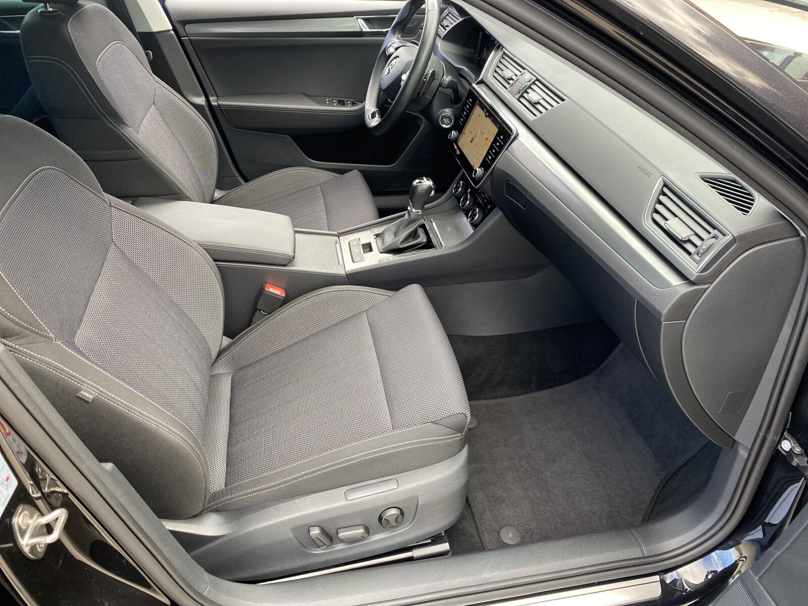 Škoda Superb Combi - zdjęcie 17