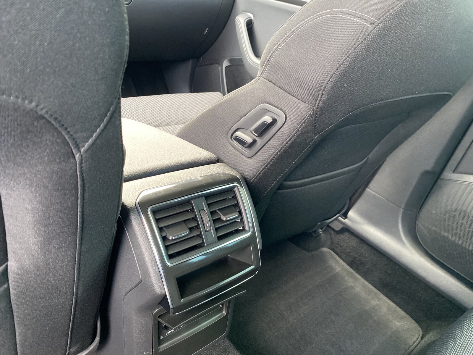 Škoda Superb Combi - zdjęcie 13