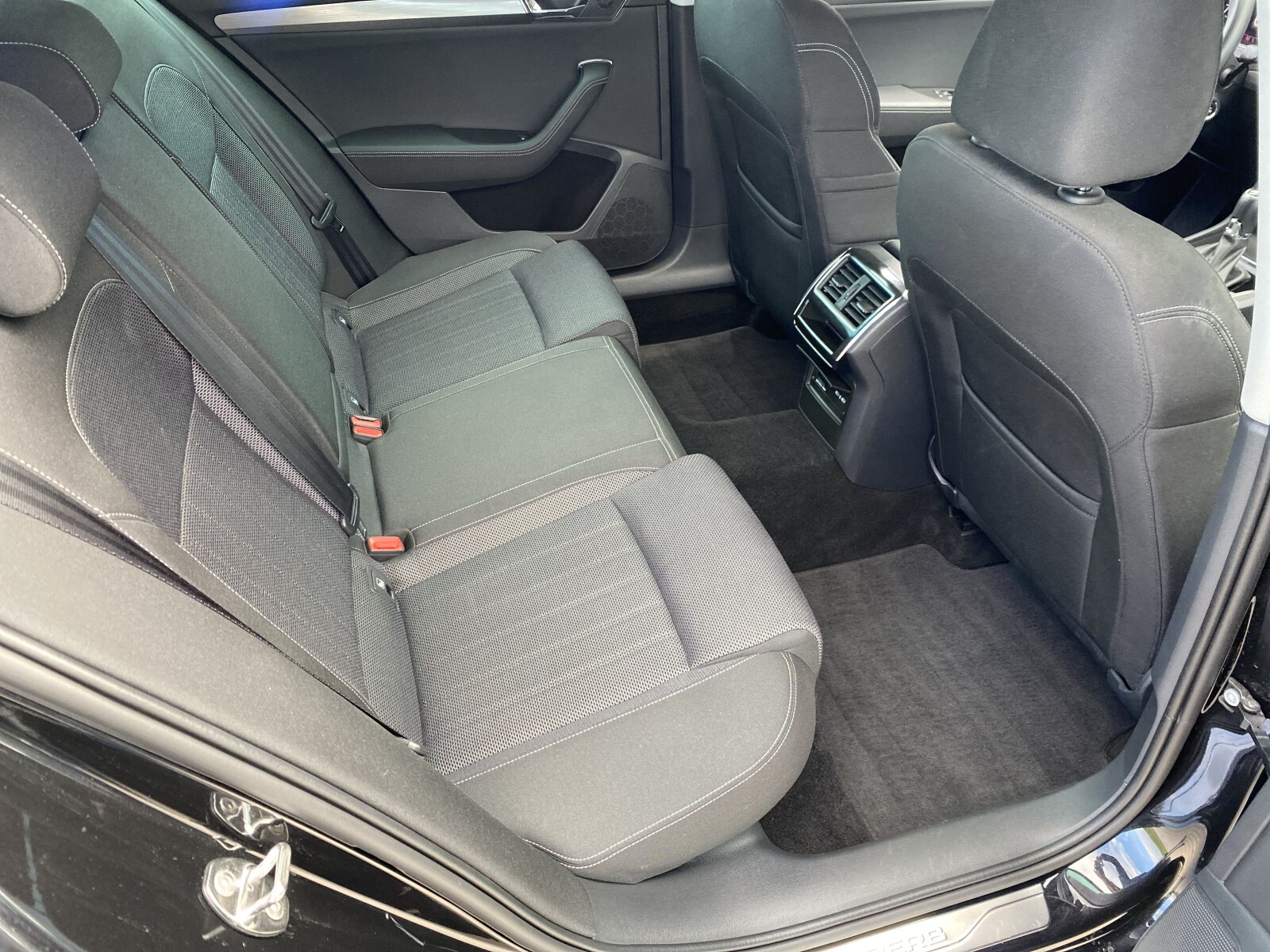 Škoda Superb Combi - zdjęcie 16