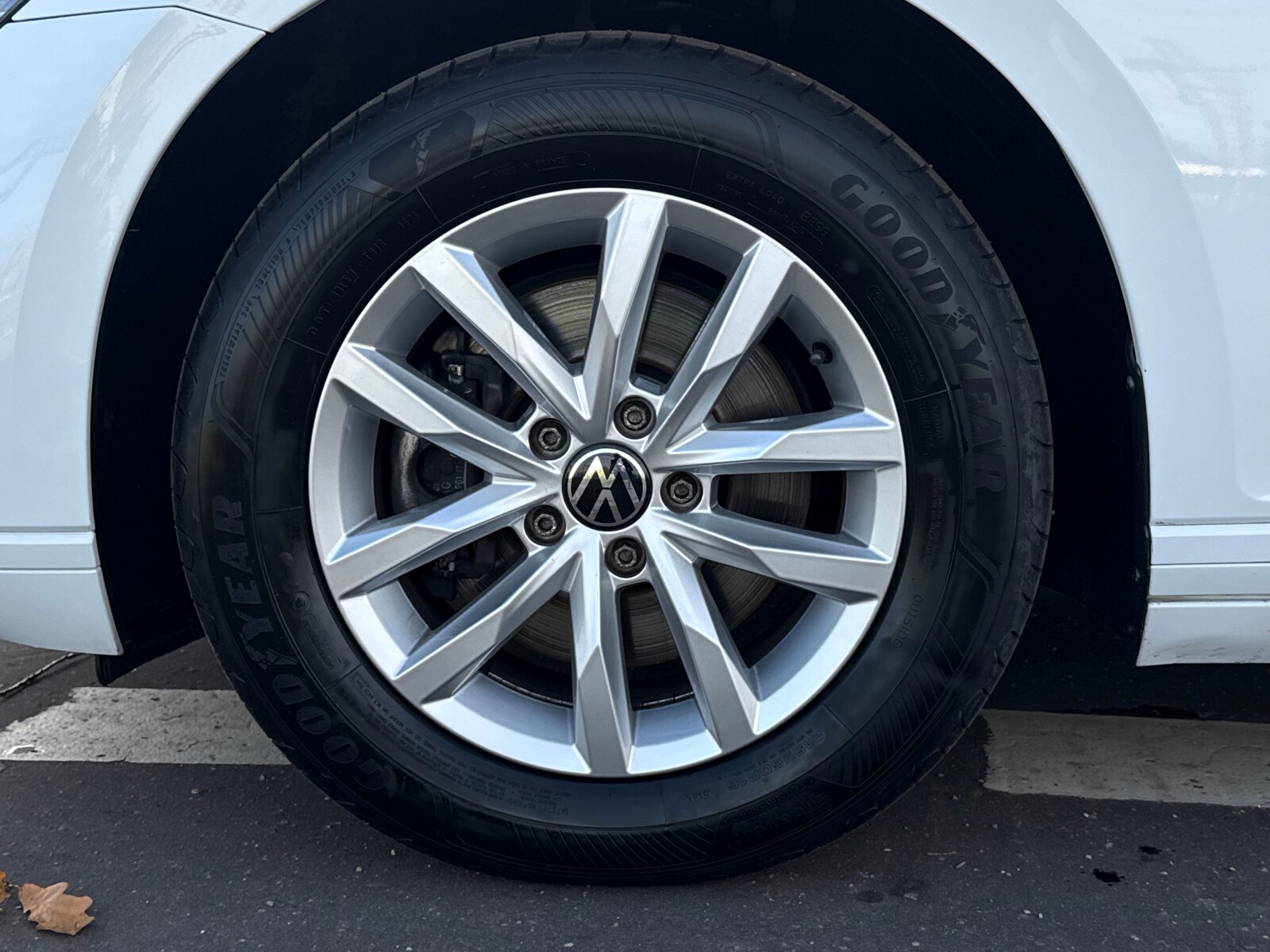 Volkswagen Passat - zdjęcie 37