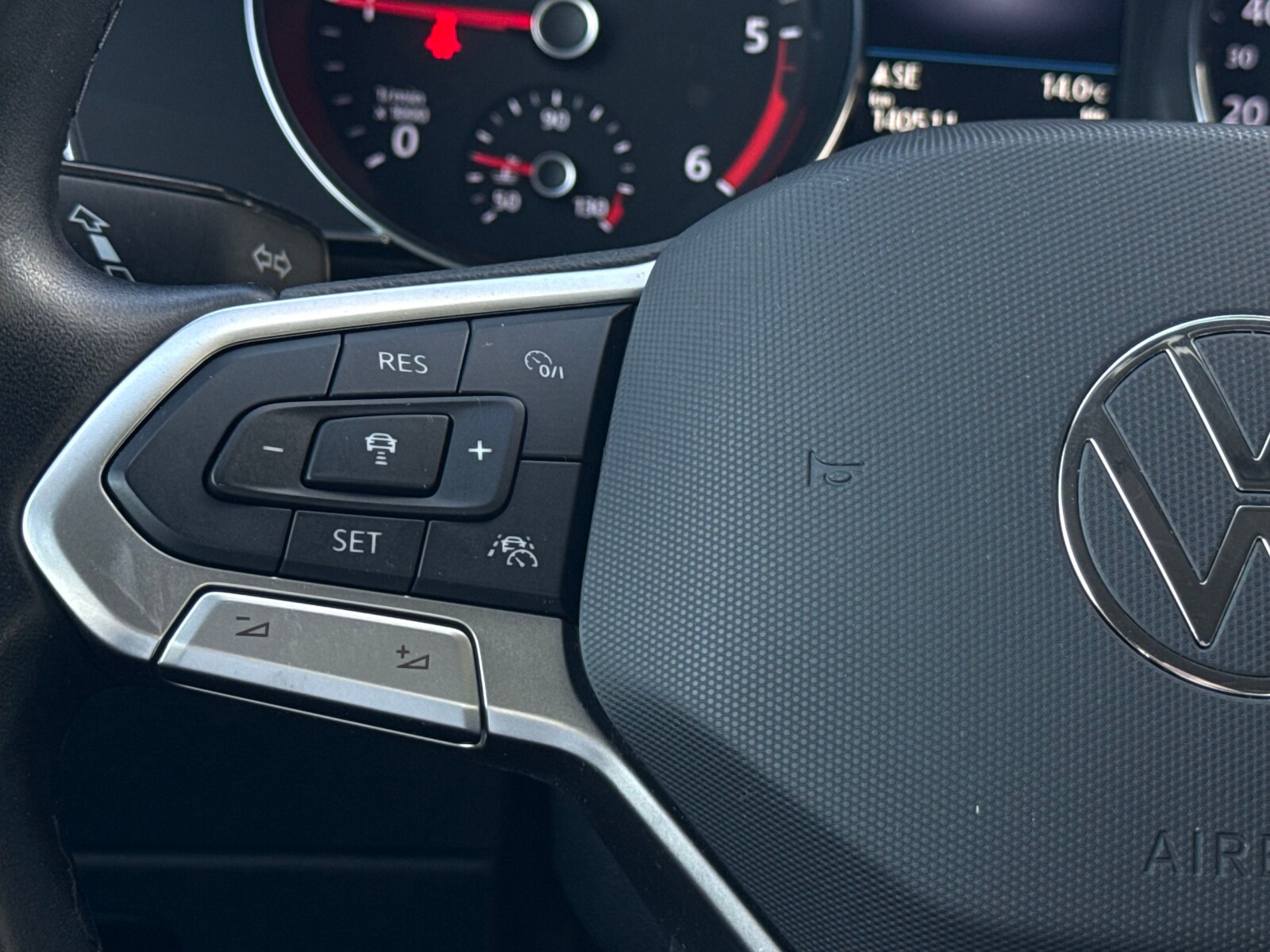 Volkswagen Passat - zdjęcie 17