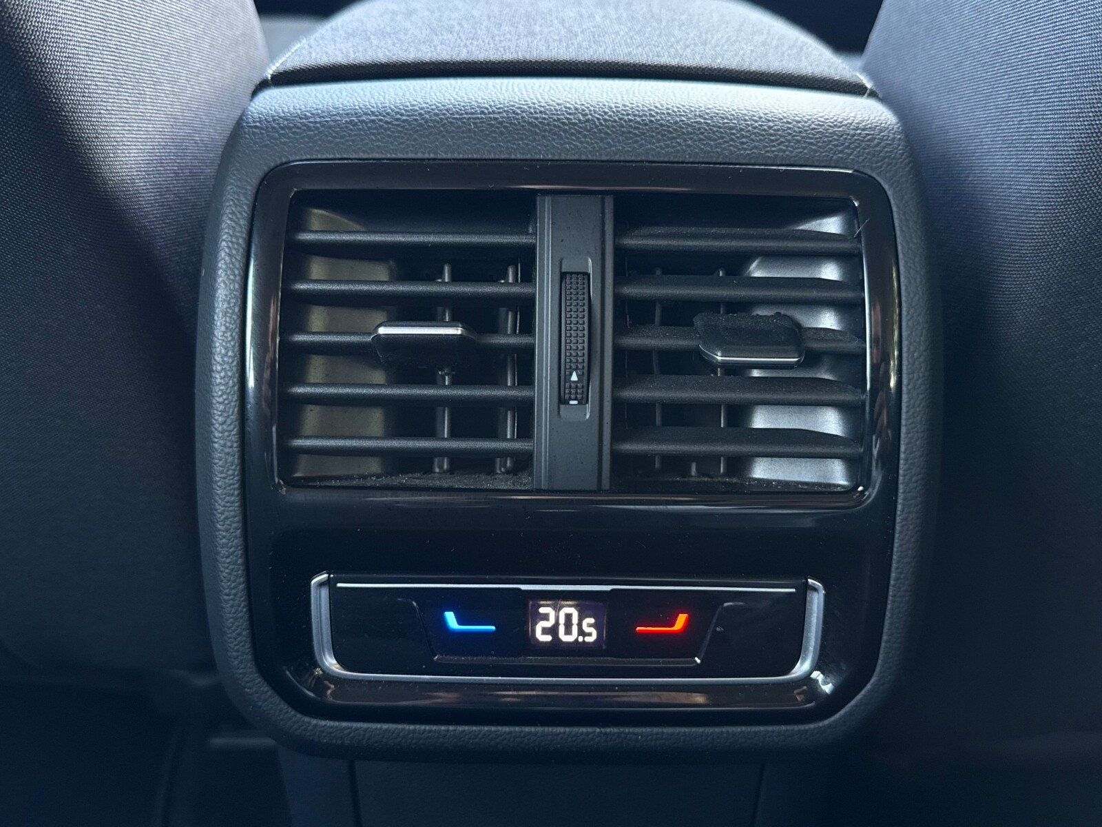 Volkswagen Passat - zdjęcie 36