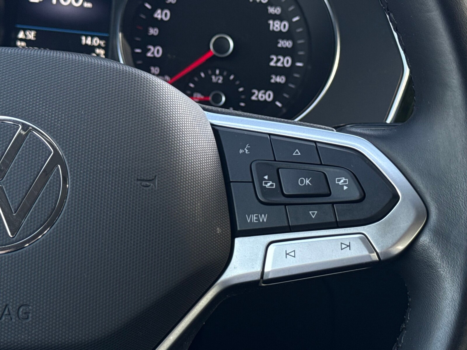 Volkswagen Passat - zdjęcie 18