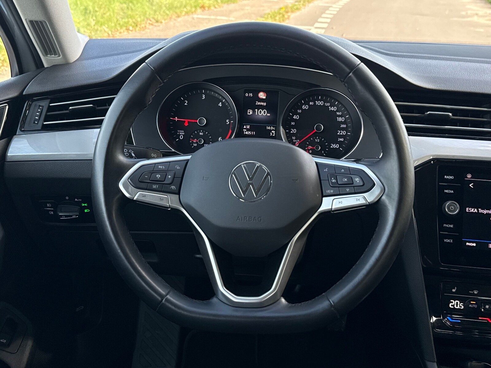 Volkswagen Passat - zdjęcie 16