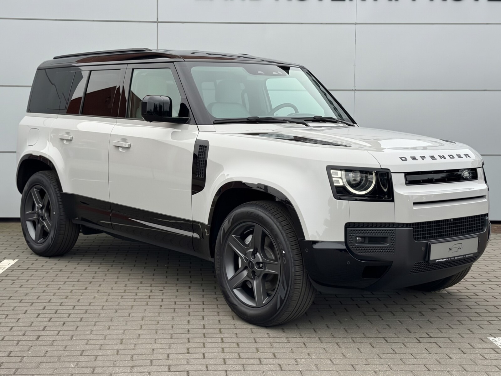 Land Rover Defender 110