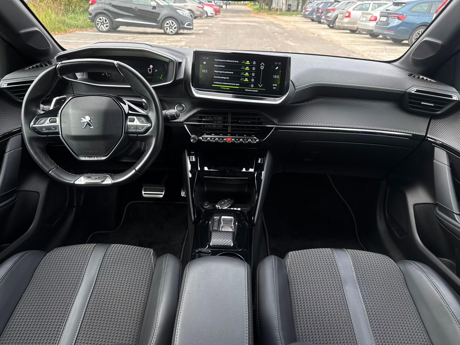 Peugeot 208 - zdjęcie 9
