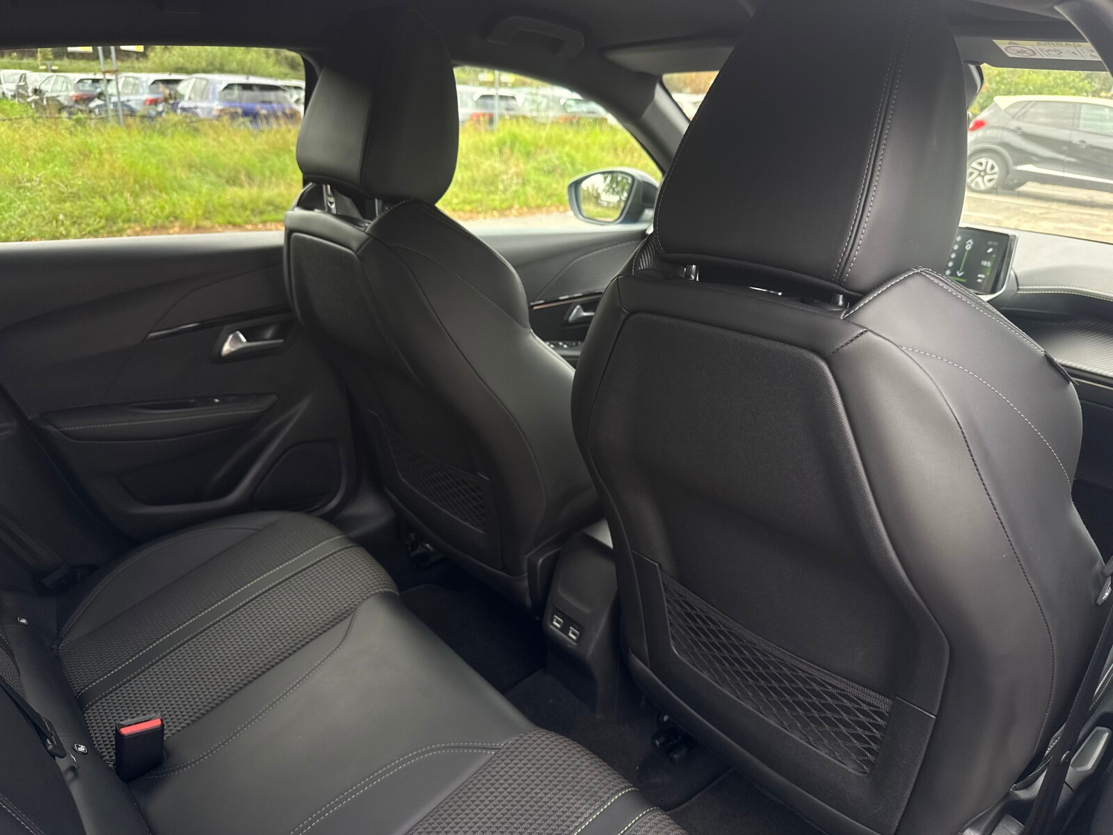 Peugeot 208 - zdjęcie 32