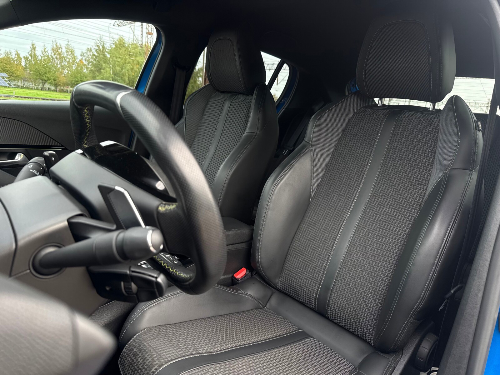 Peugeot 208 - zdjęcie 11