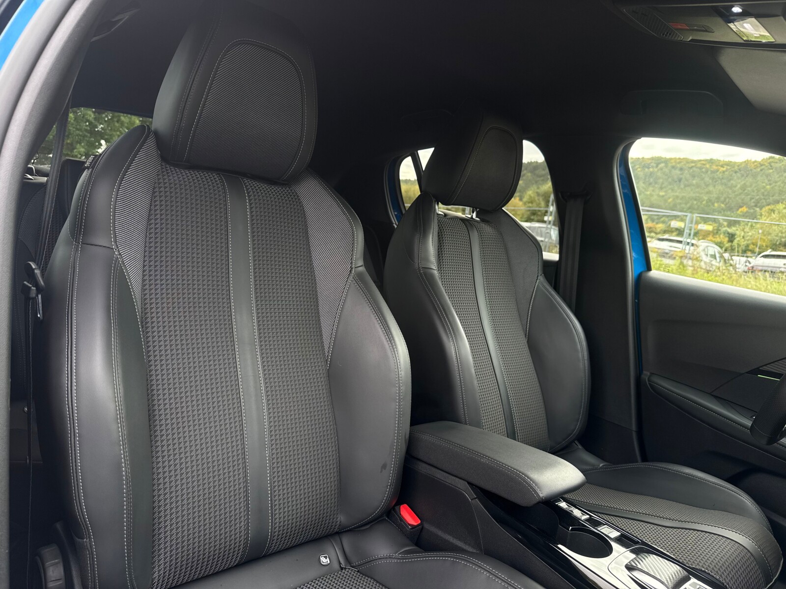 Peugeot 208 - zdjęcie 13