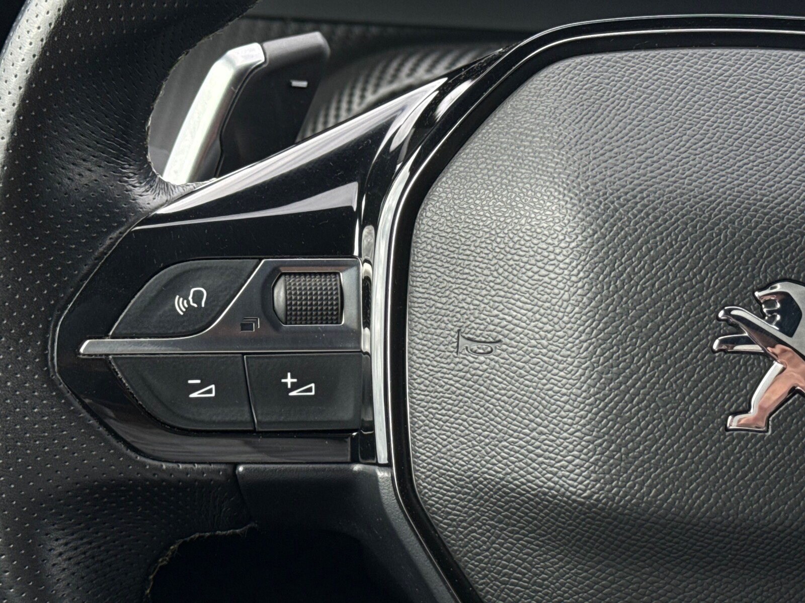 Peugeot 208 - zdjęcie 15