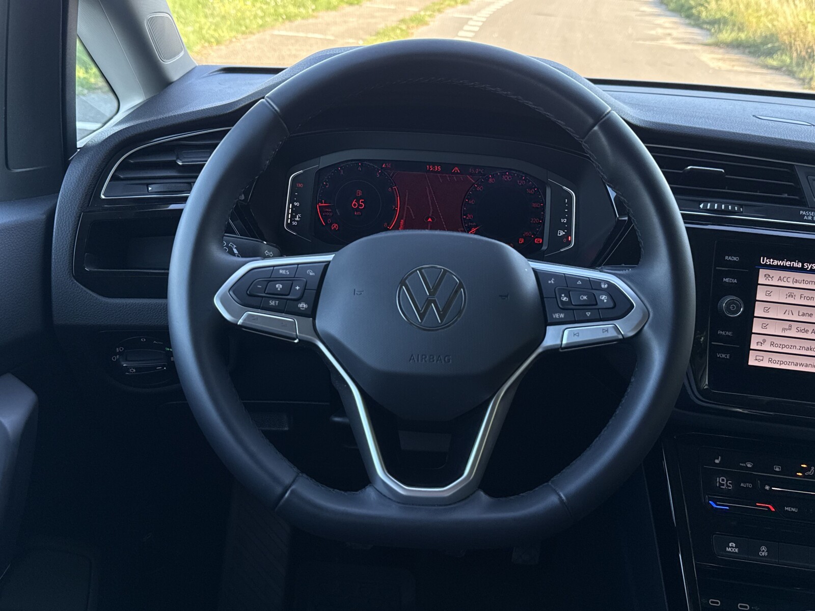 Volkswagen Touran - zdjęcie 20