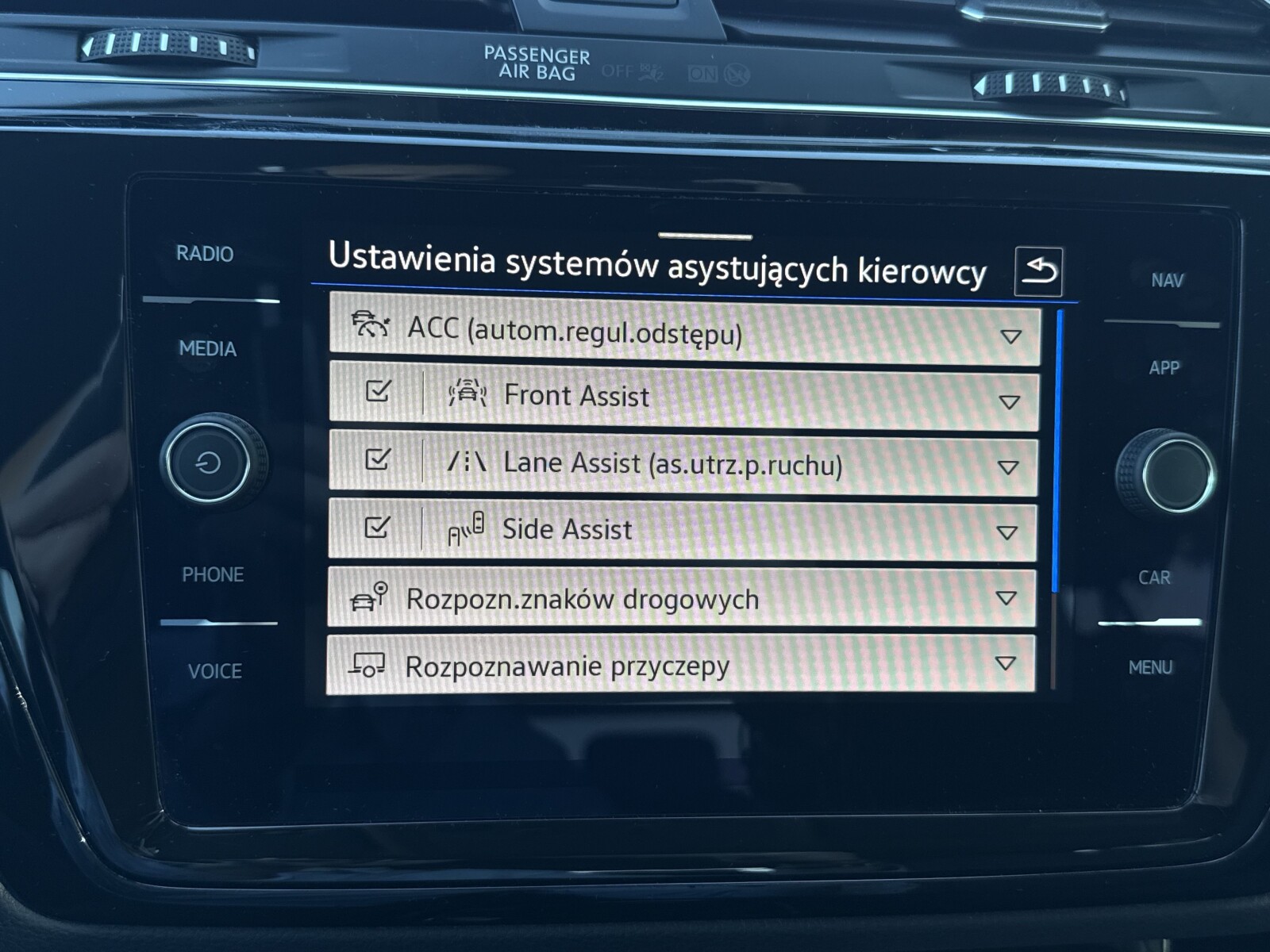 Volkswagen Touran - zdjęcie 25