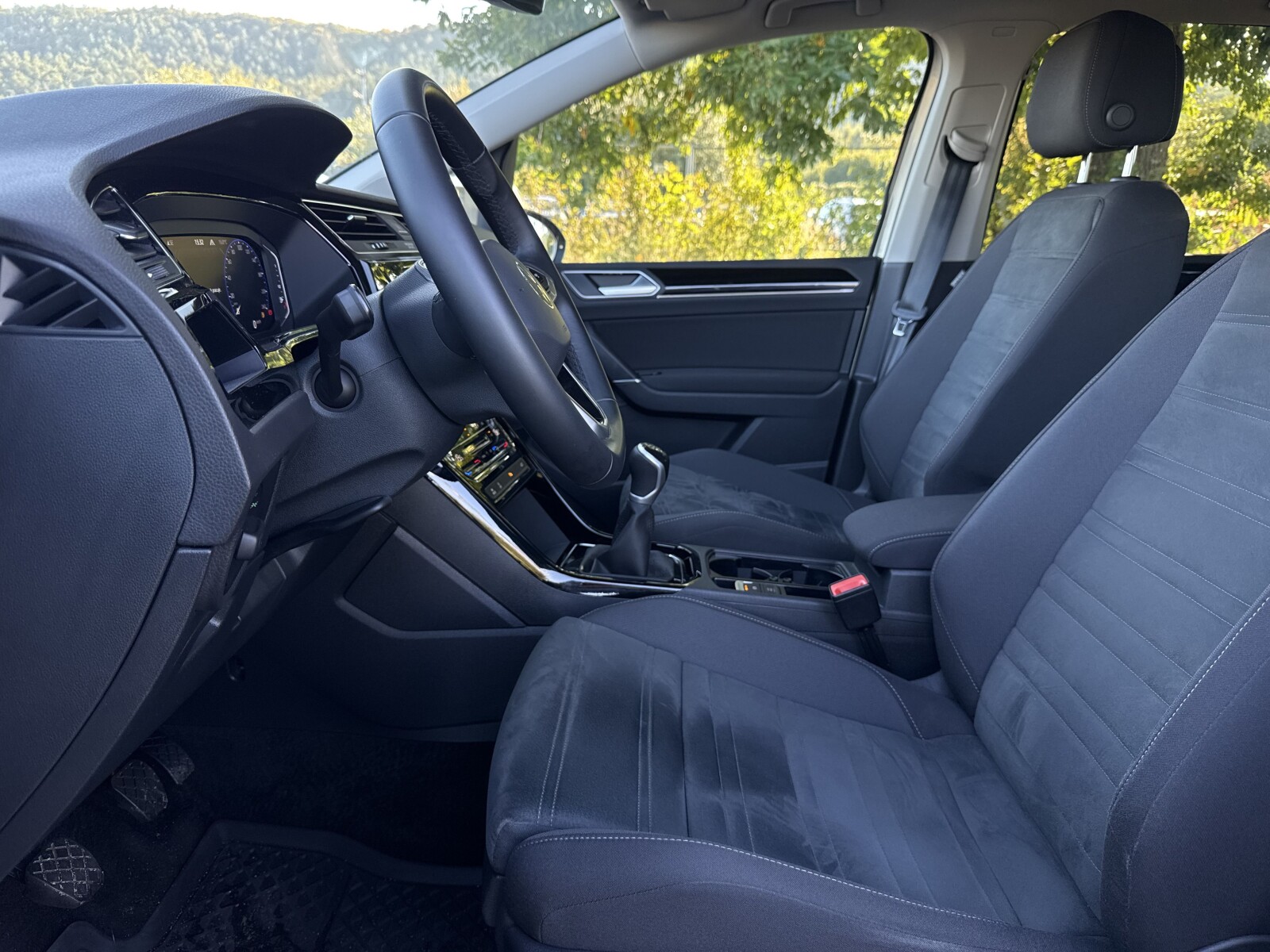 Volkswagen Touran - zdjęcie 10