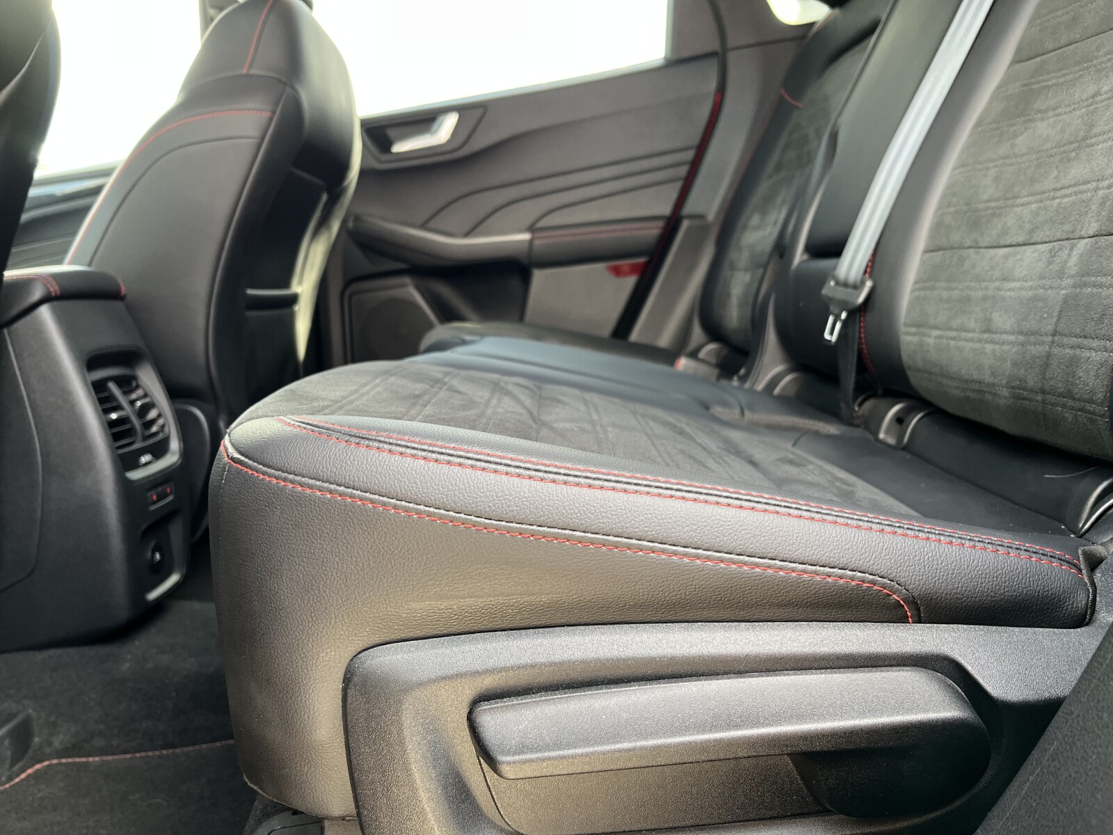 Ford Kuga - zdjęcie 13