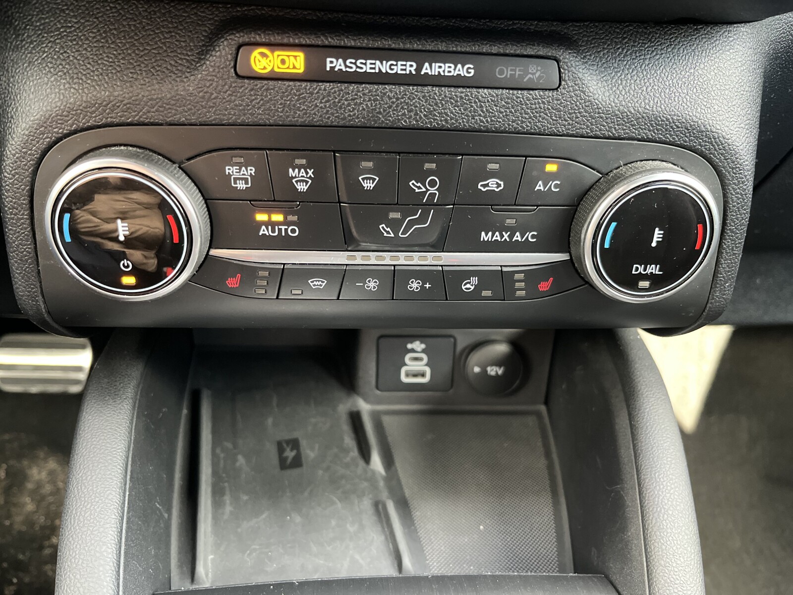 Ford Kuga - zdjęcie 27