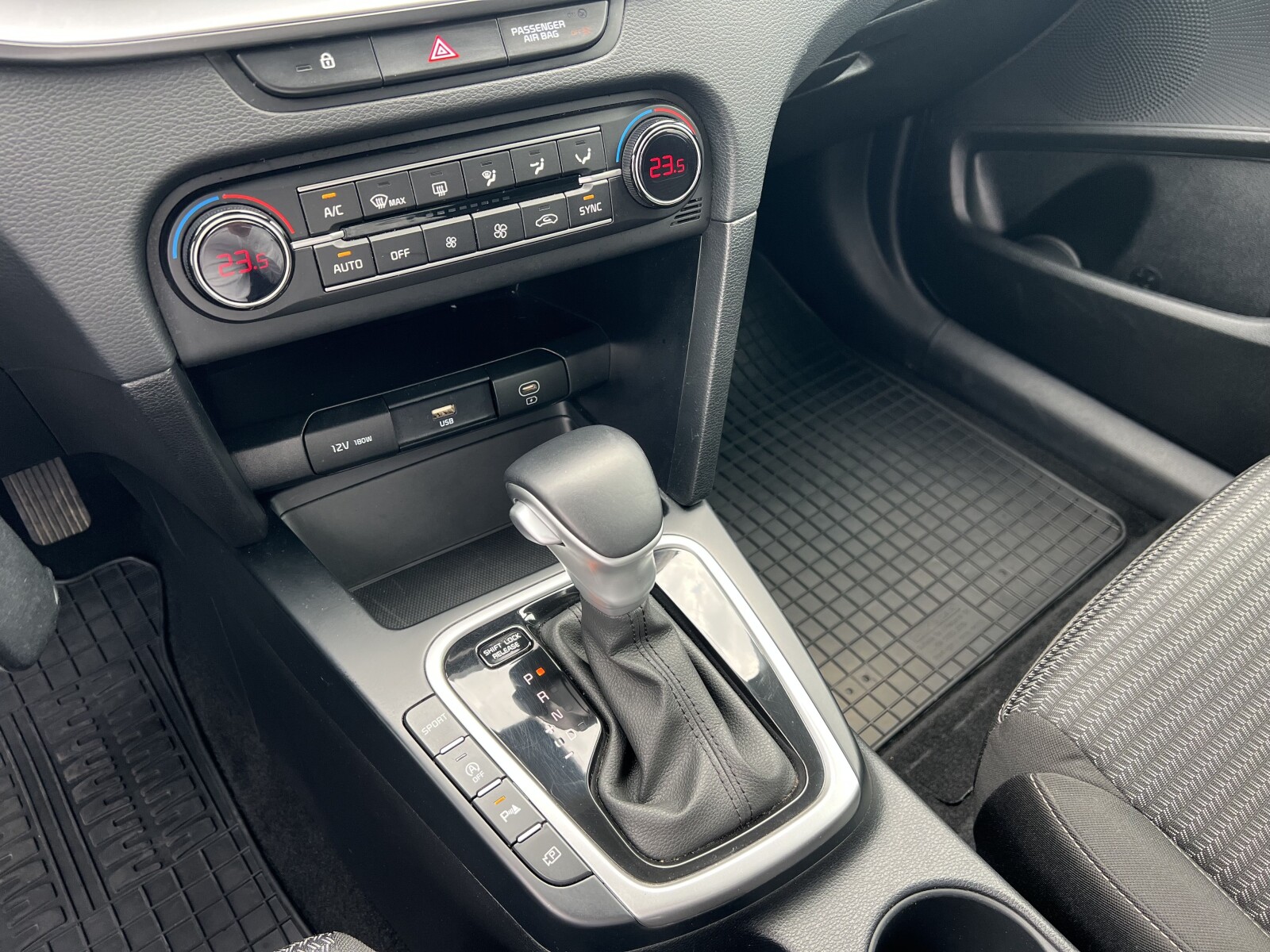 Kia XCeed - zdjęcie 23