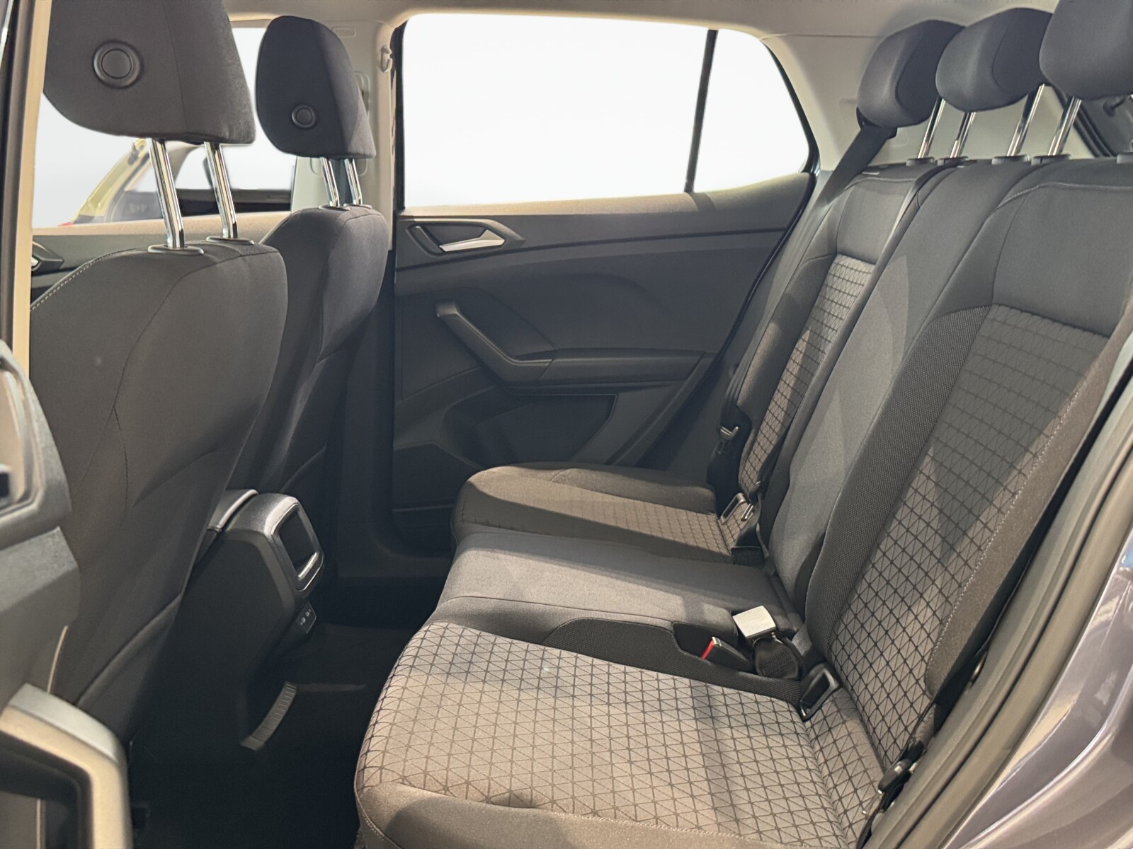 Volkswagen T-Cross - zdjęcie 12