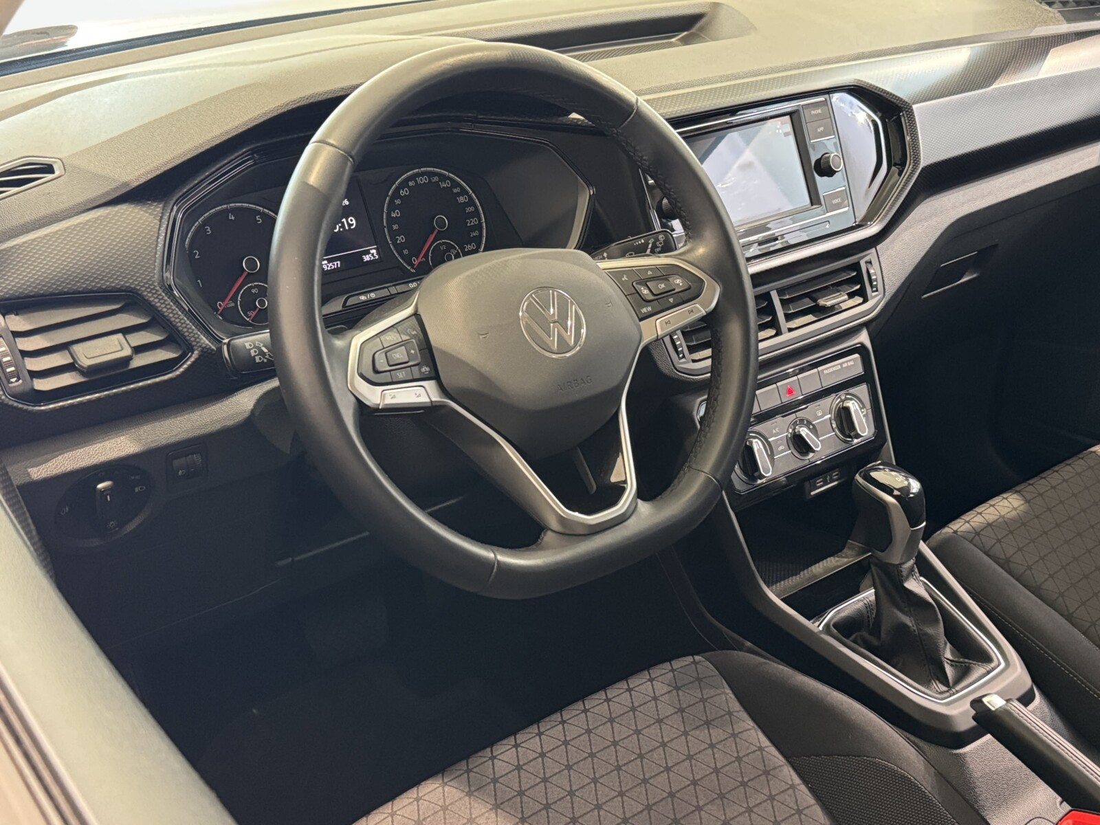 Volkswagen T-Cross - zdjęcie 20
