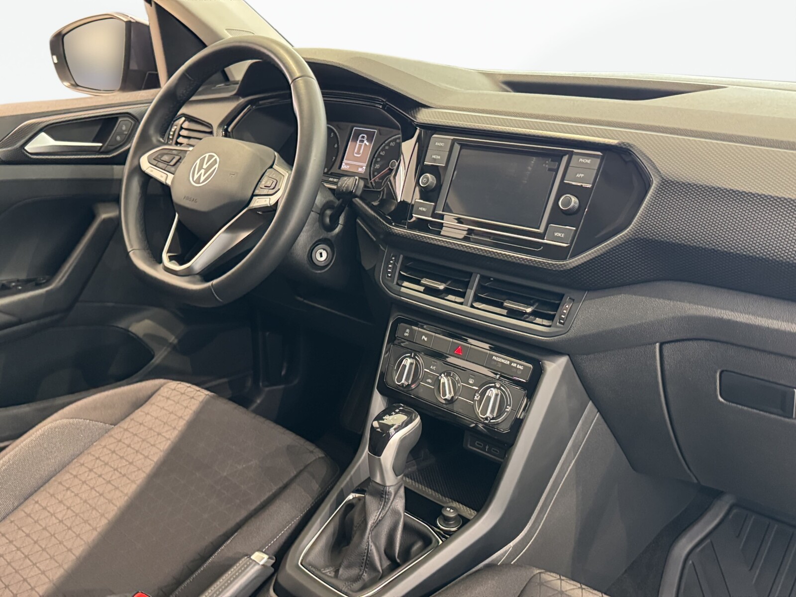 Volkswagen T-Cross - zdjęcie 19