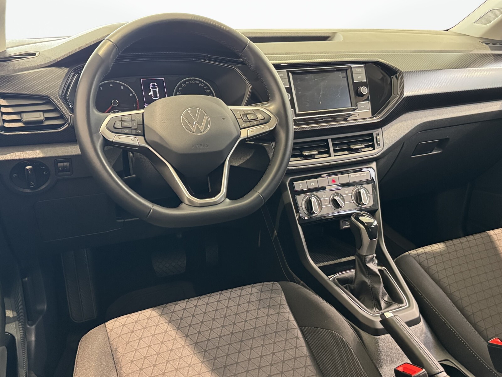 Volkswagen T-Cross - zdjęcie 14