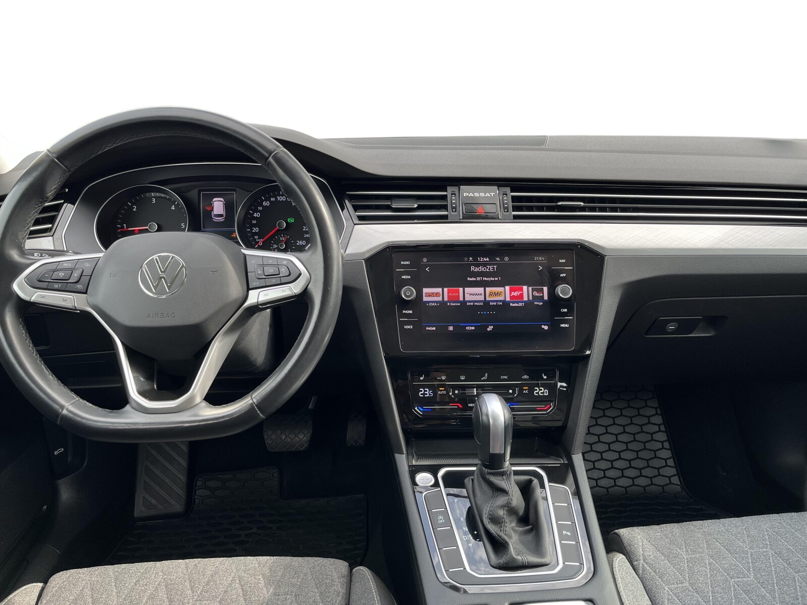 Volkswagen Passat Variant - zdjęcie 15