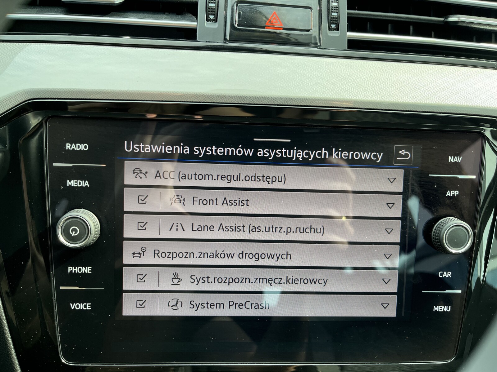 Volkswagen Passat Variant - zdjęcie 29
