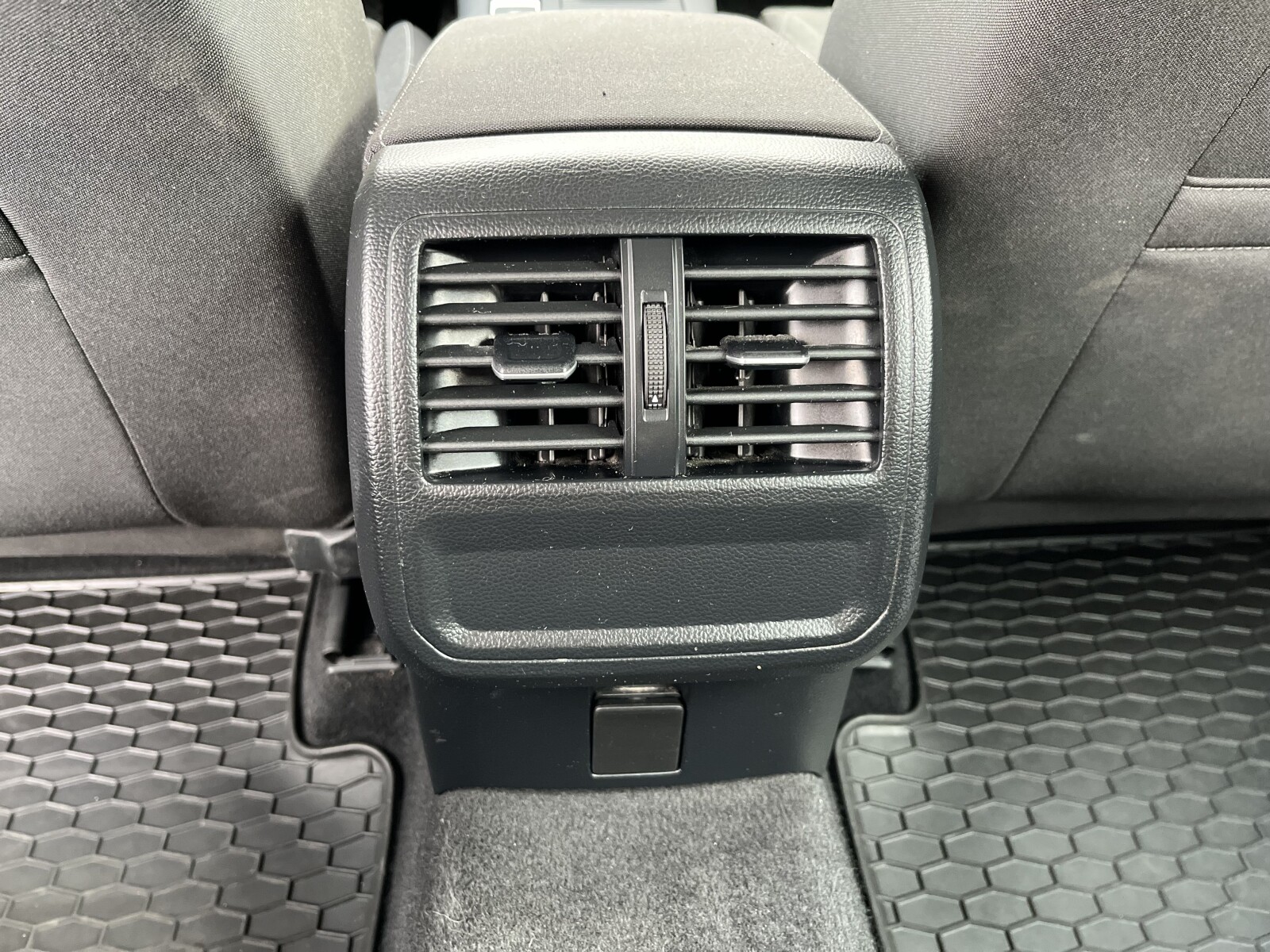 Volkswagen Passat Variant - zdjęcie 14
