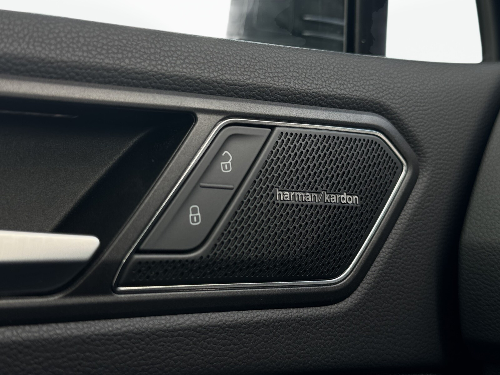 Volkswagen Tiguan - zdjęcie 25