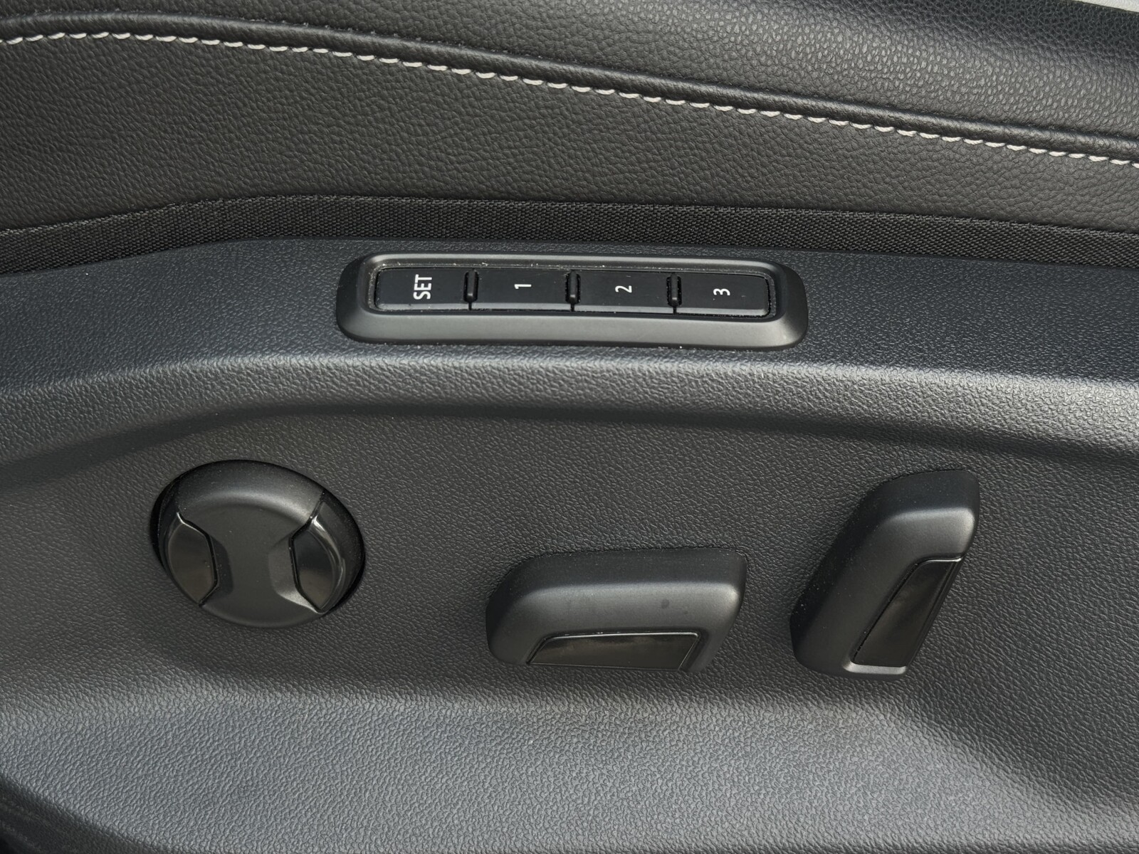 Volkswagen Tiguan - zdjęcie 29