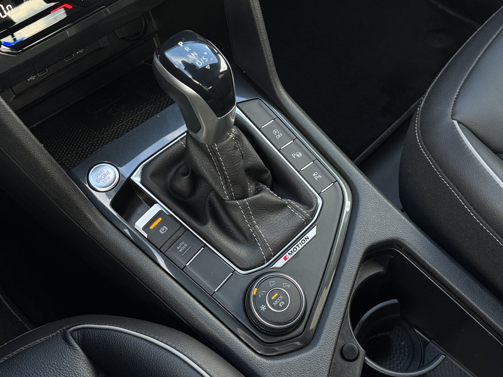 Volkswagen Tiguan - zdjęcie 27