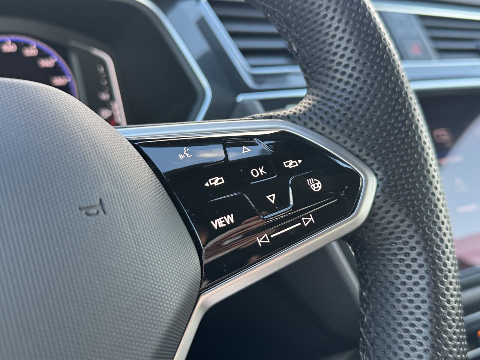 Volkswagen Tiguan - zdjęcie 13