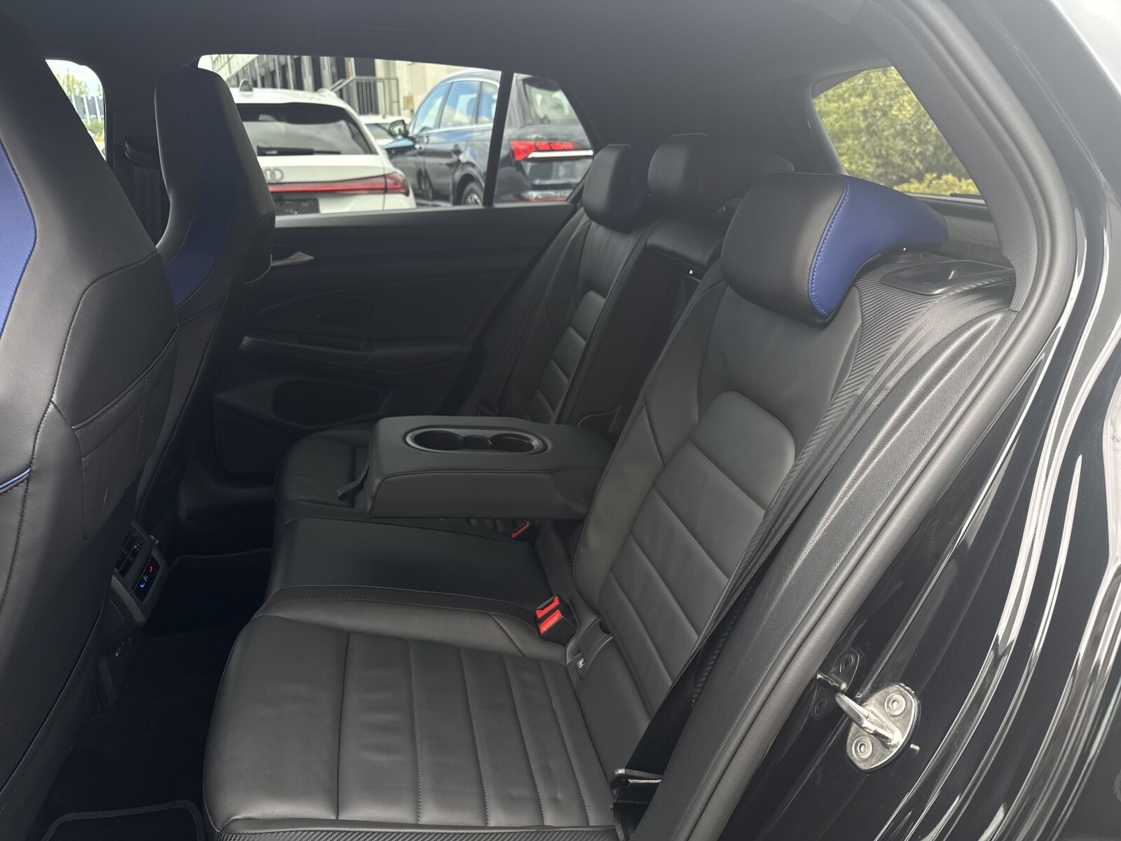 Volkswagen Golf - zdjęcie 31