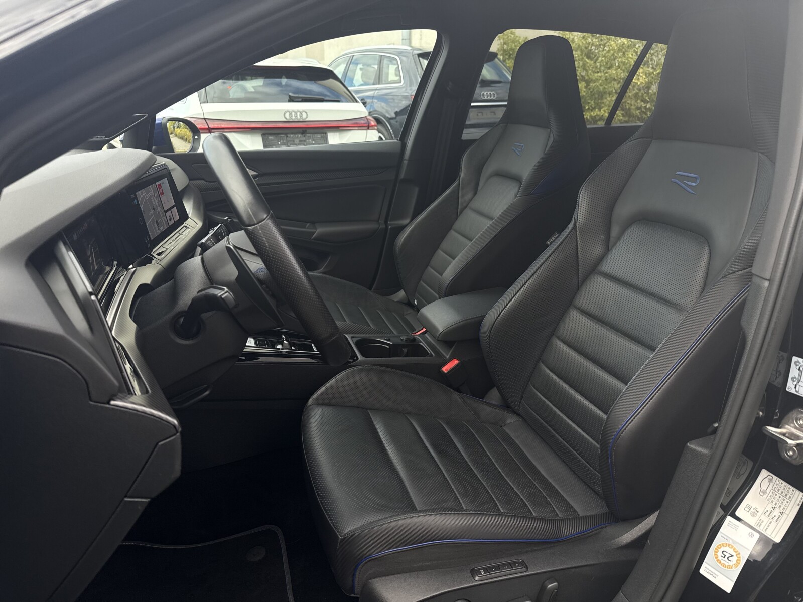 Volkswagen Golf - zdjęcie 12