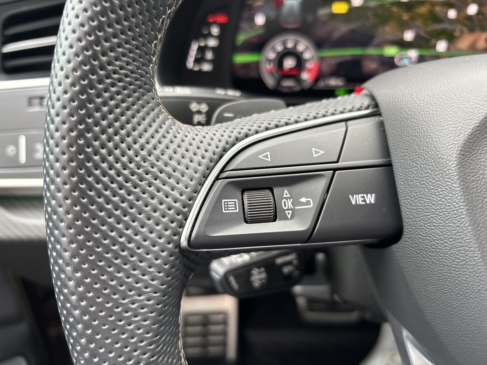 Audi SQ8 - zdjęcie 12
