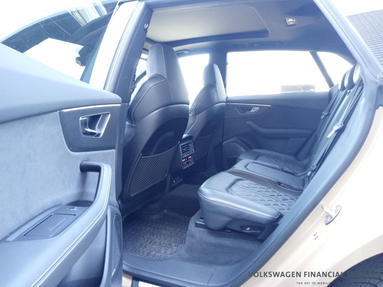 Audi SQ8 - zdjęcie 12