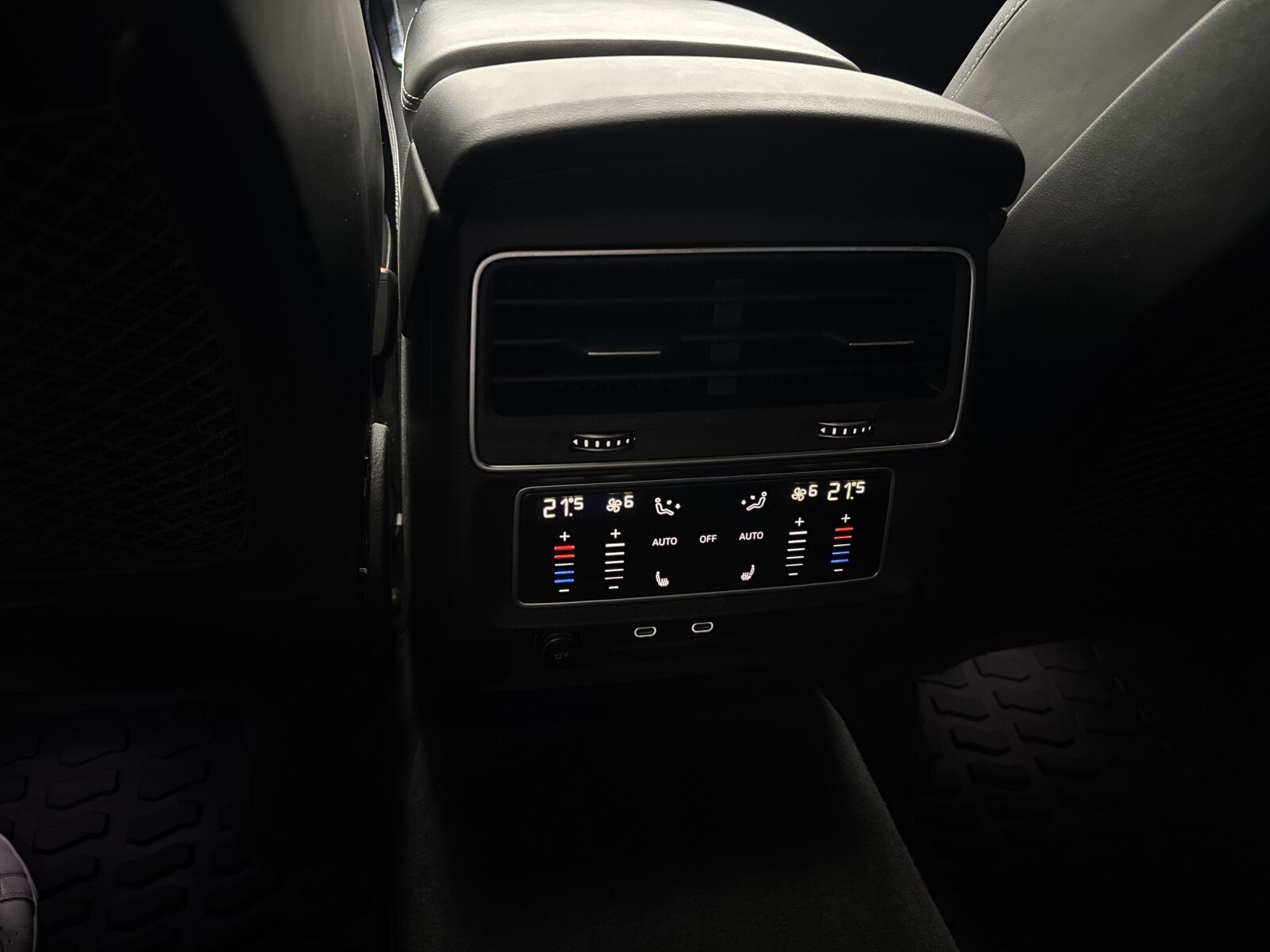 Audi SQ8 - zdjęcie 36