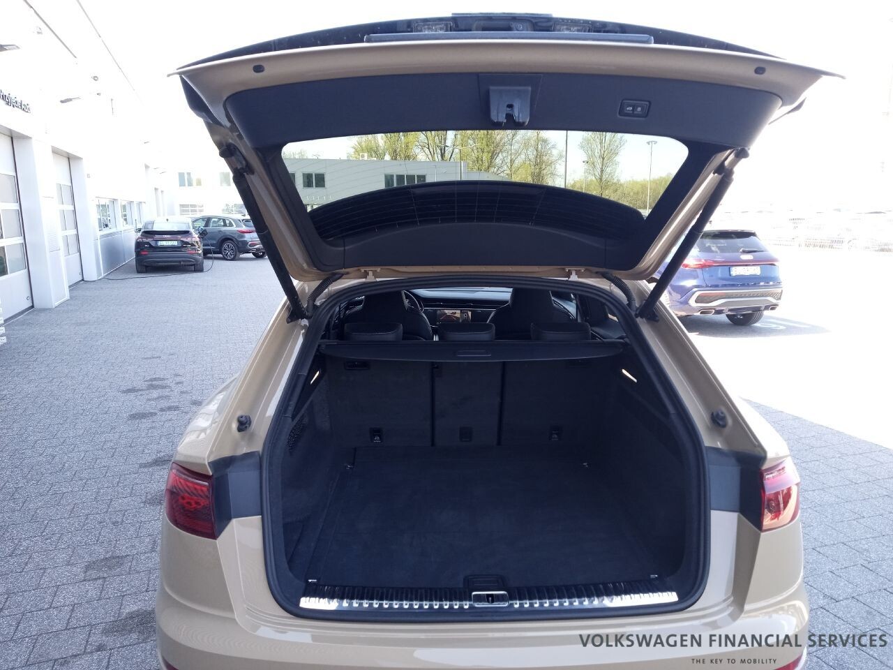 Audi SQ8 - zdjęcie 13