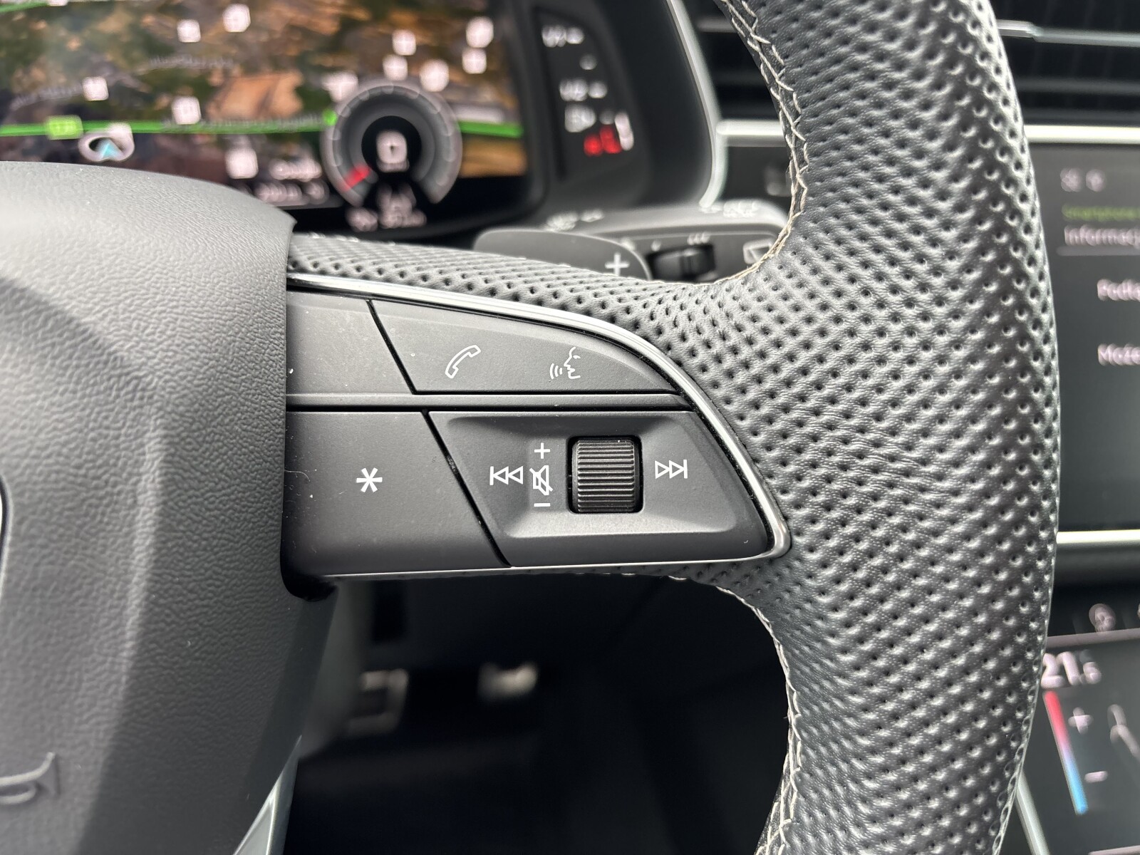 Audi SQ8 - zdjęcie 15