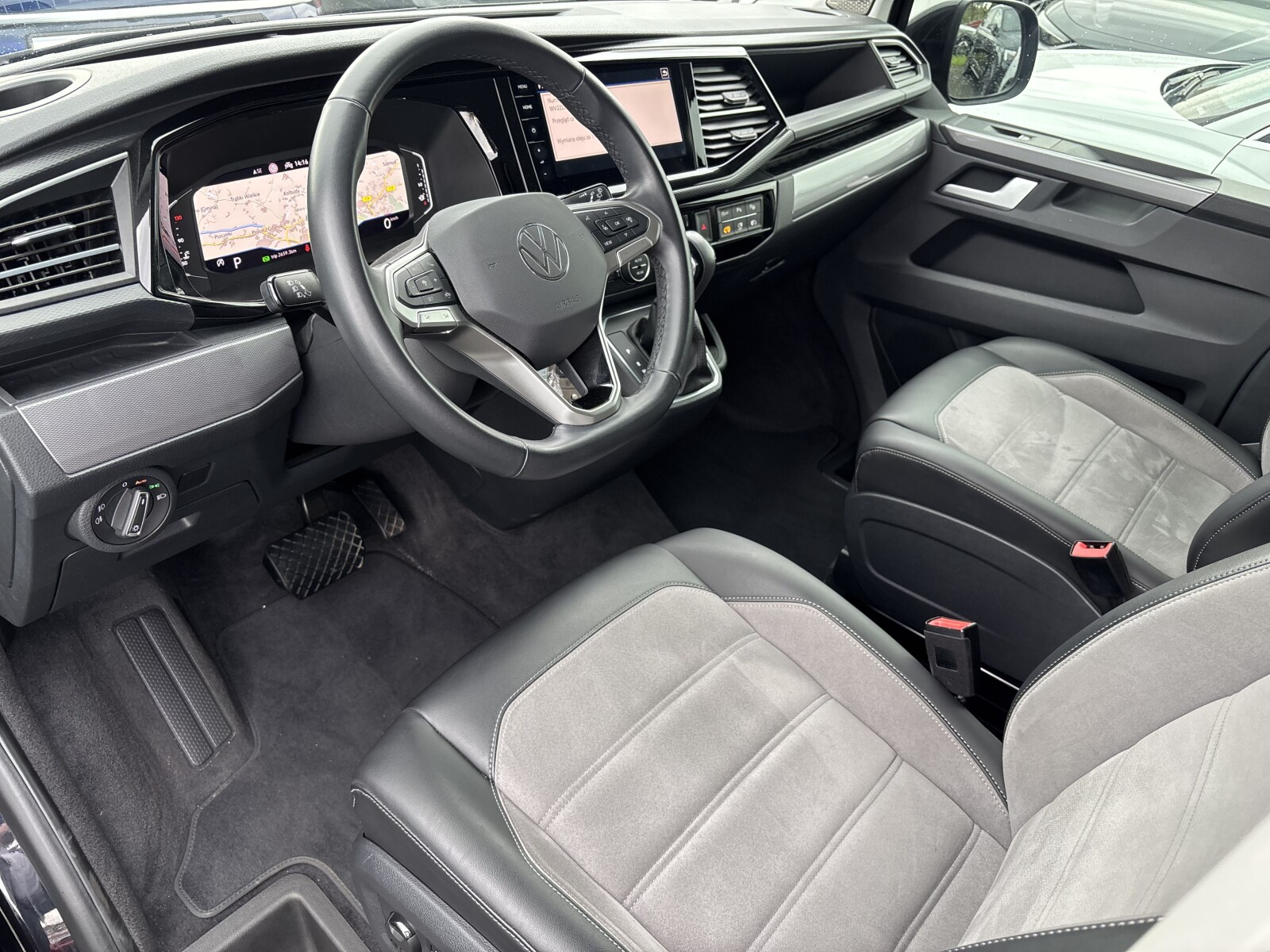 Volkswagen Multivan - zdjęcie 34