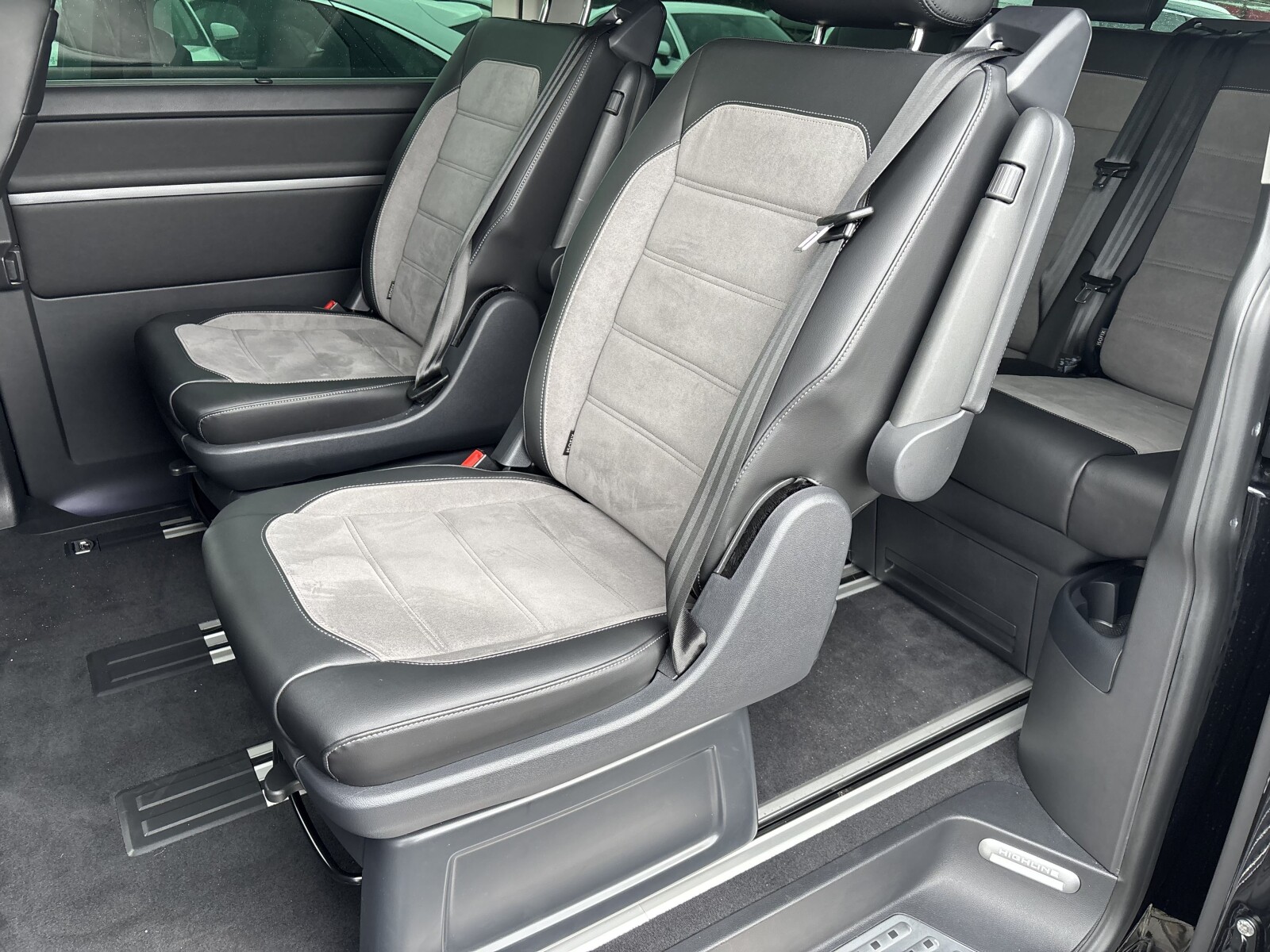 Volkswagen Multivan - zdjęcie 17