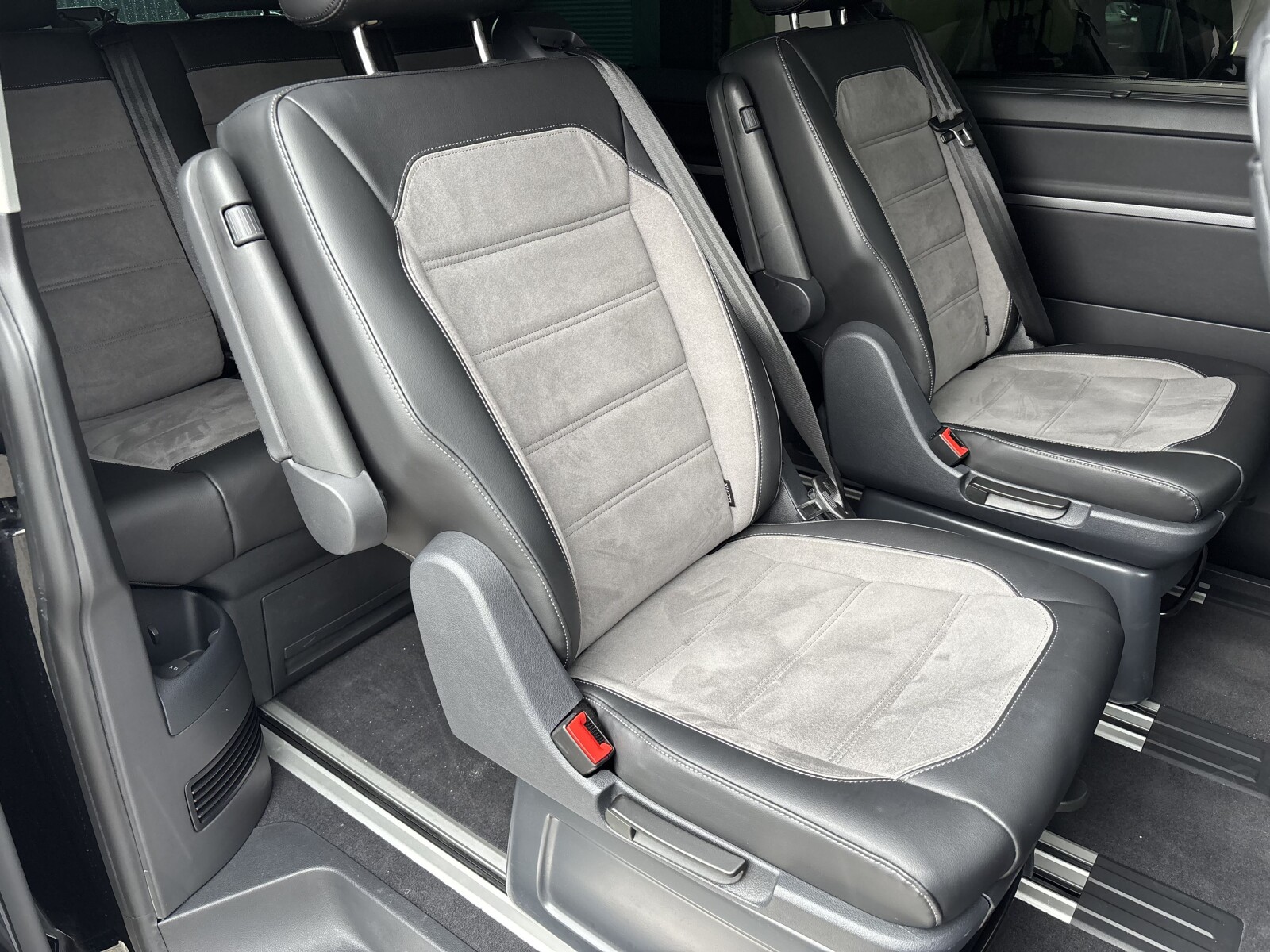 Volkswagen Multivan - zdjęcie 20