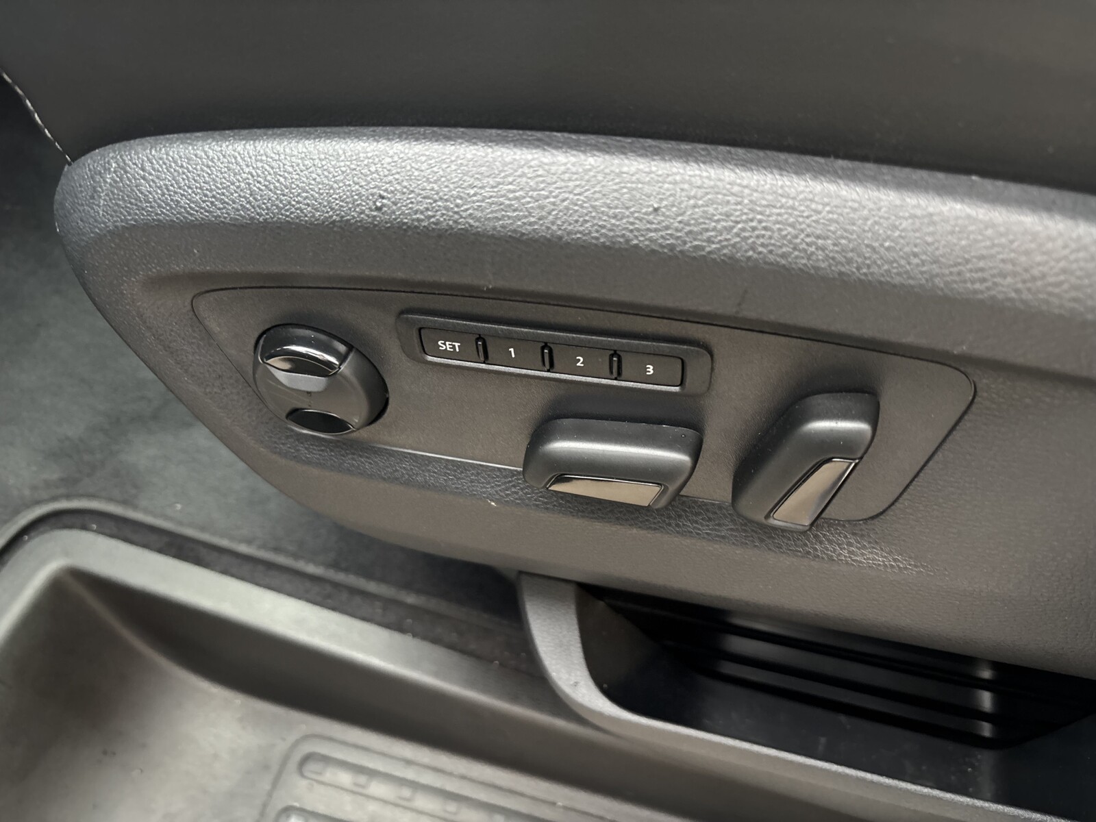 Volkswagen Multivan - zdjęcie 16