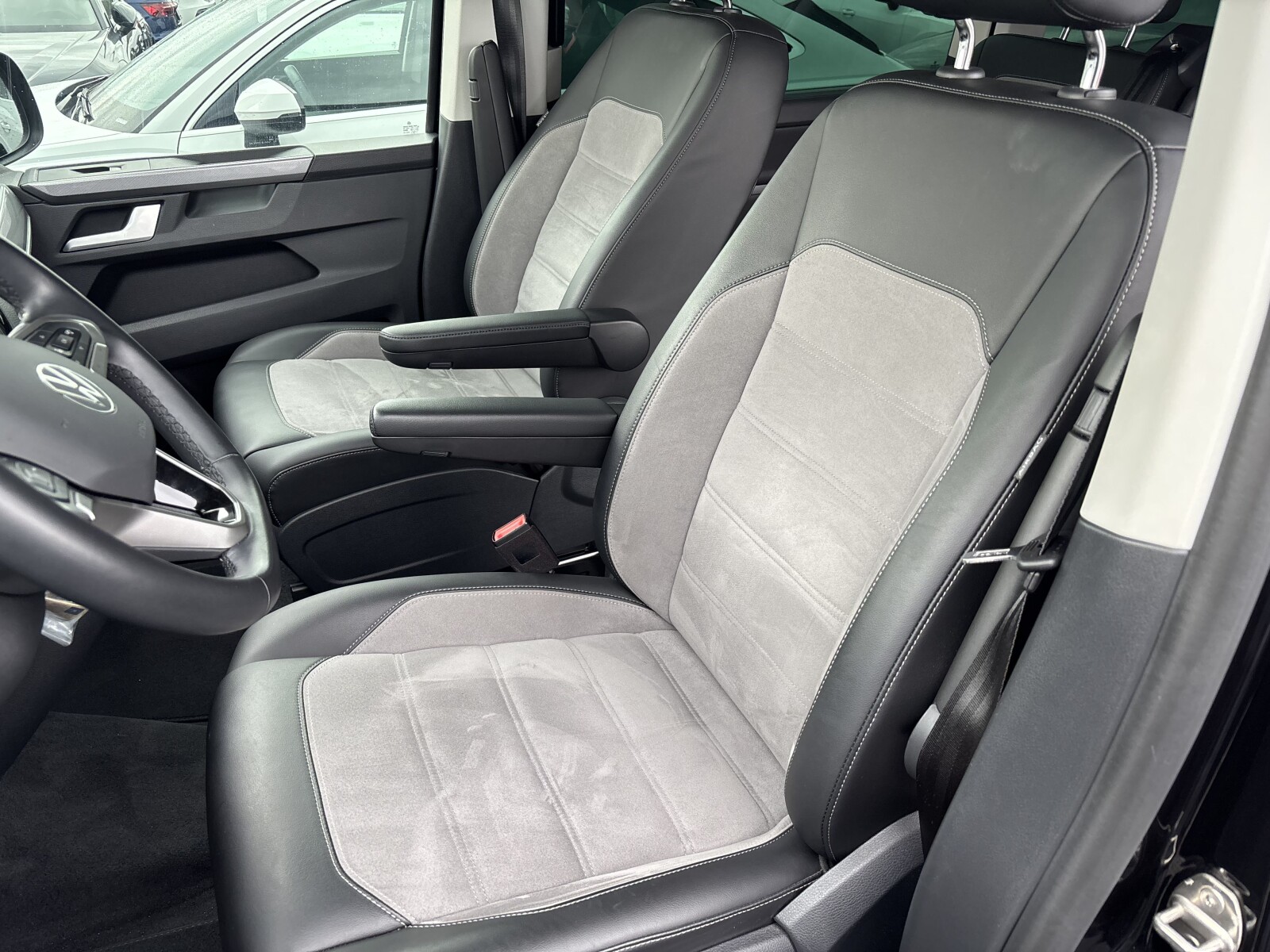 Volkswagen Multivan - zdjęcie 37