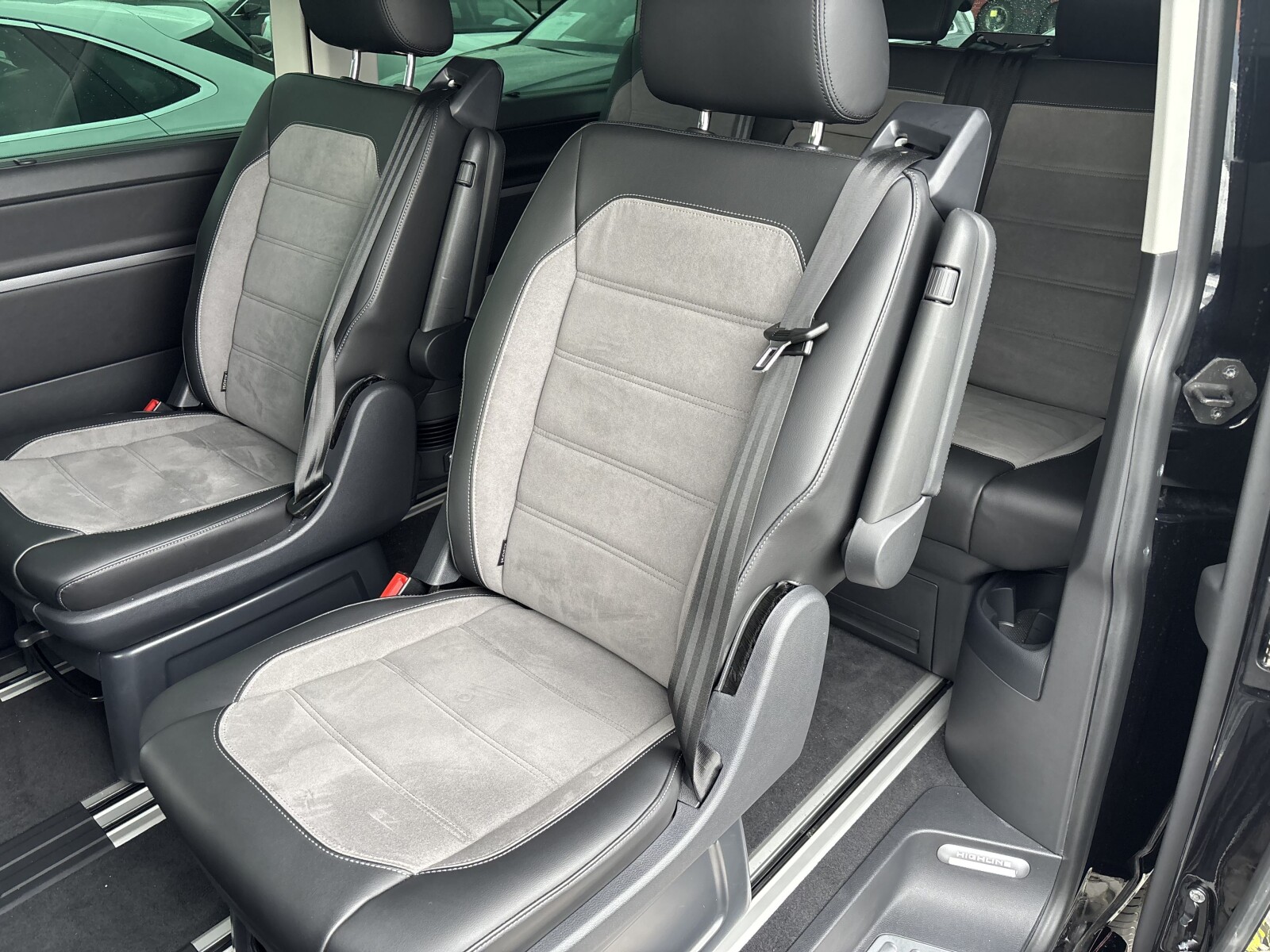 Volkswagen Multivan - zdjęcie 35