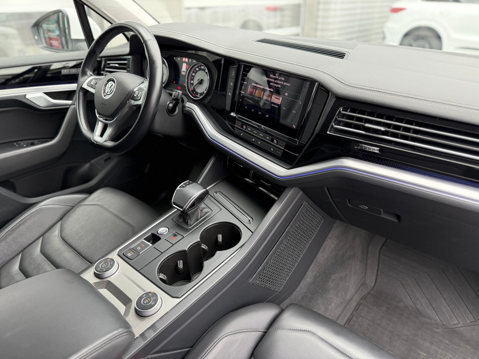 Volkswagen Touareg - zdjęcie 22