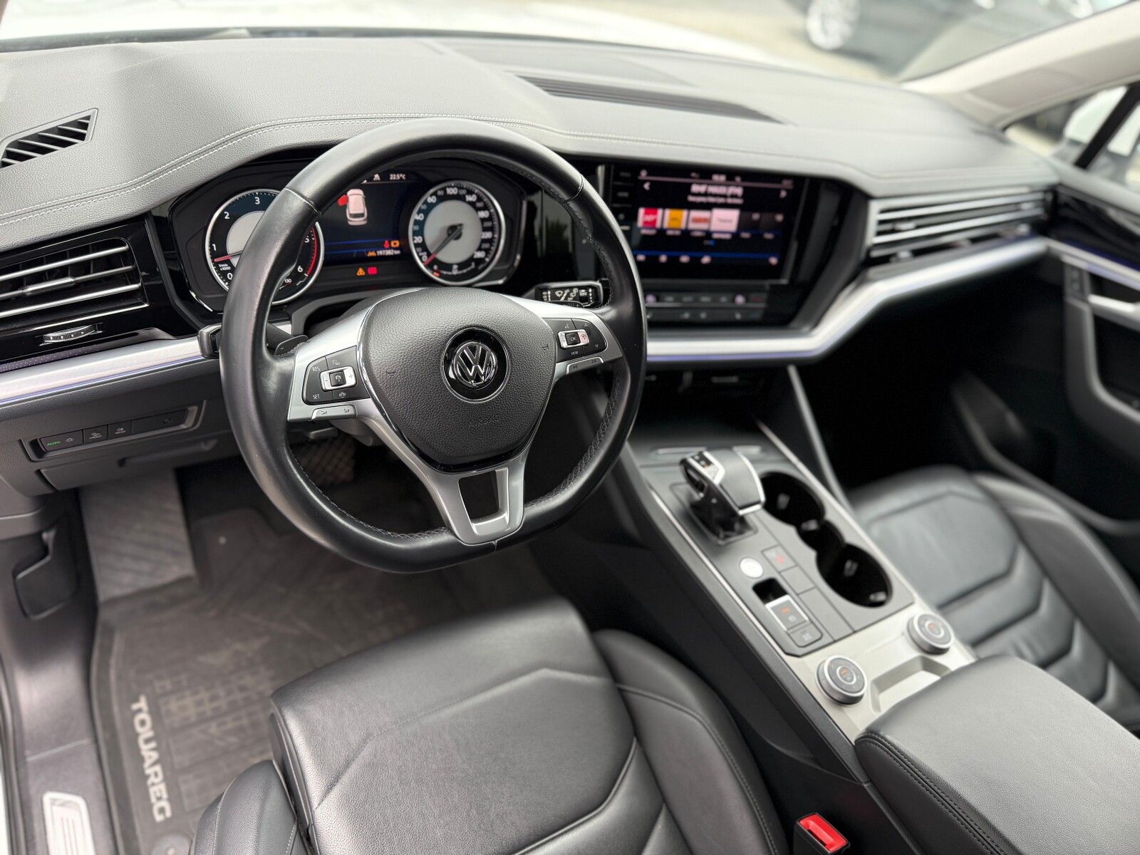 Volkswagen Touareg - zdjęcie 19